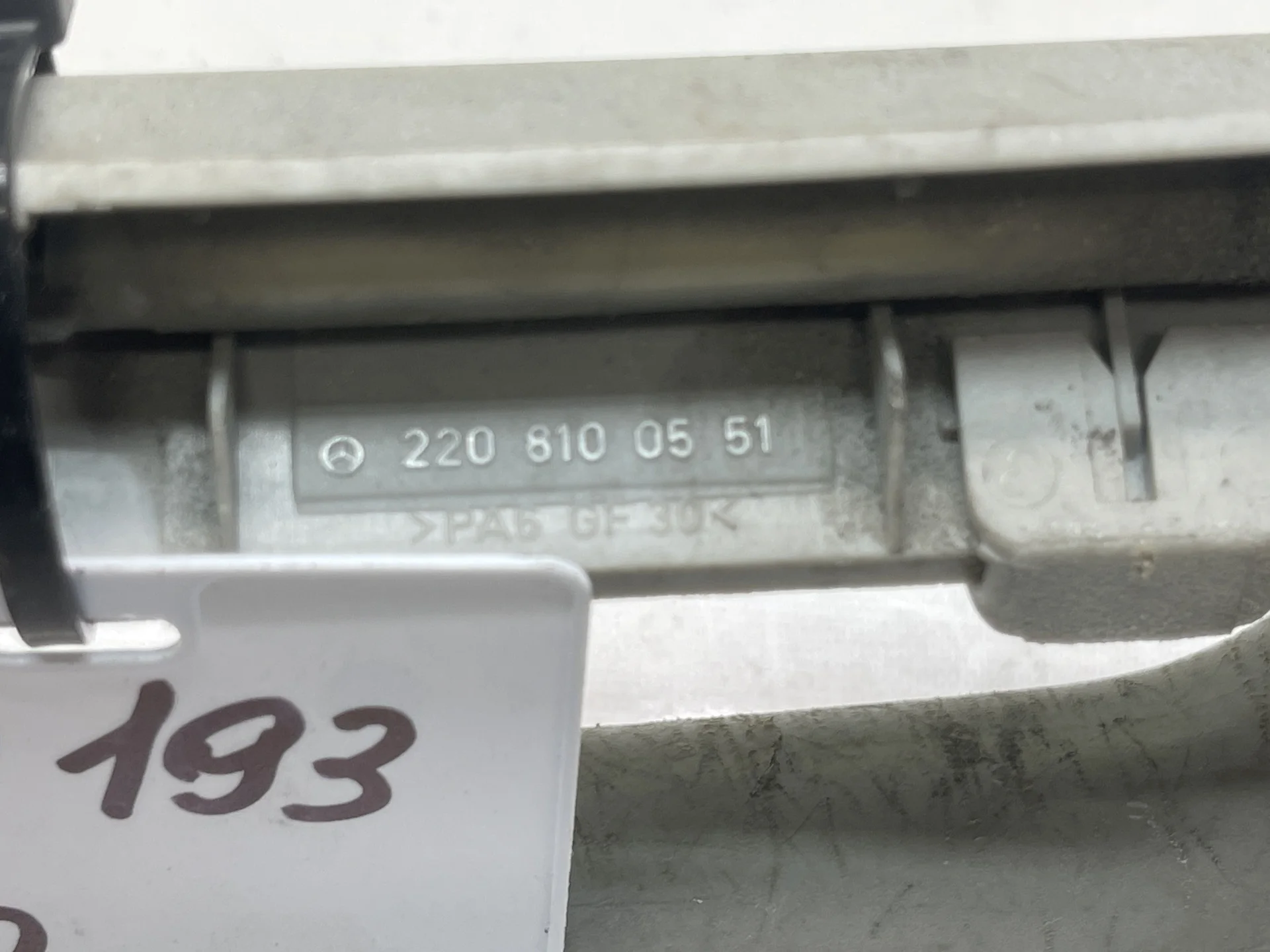 Поручень потолочный Mercedes-Benz W220 A2208100551 - миниатюра 3