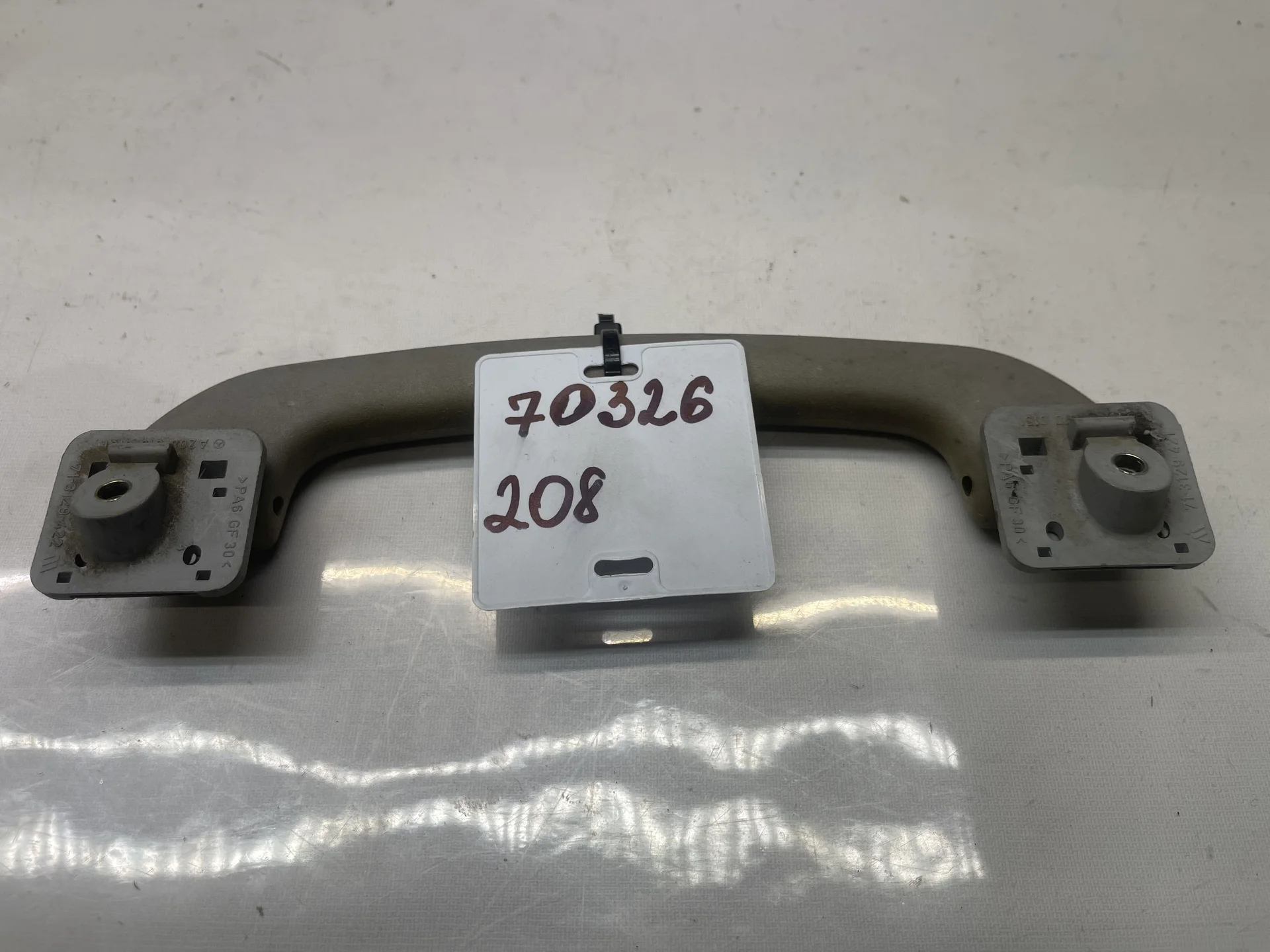 Поручень потолочный передний Mercedes-Benz C208  A2088100151 - миниатюра 2
