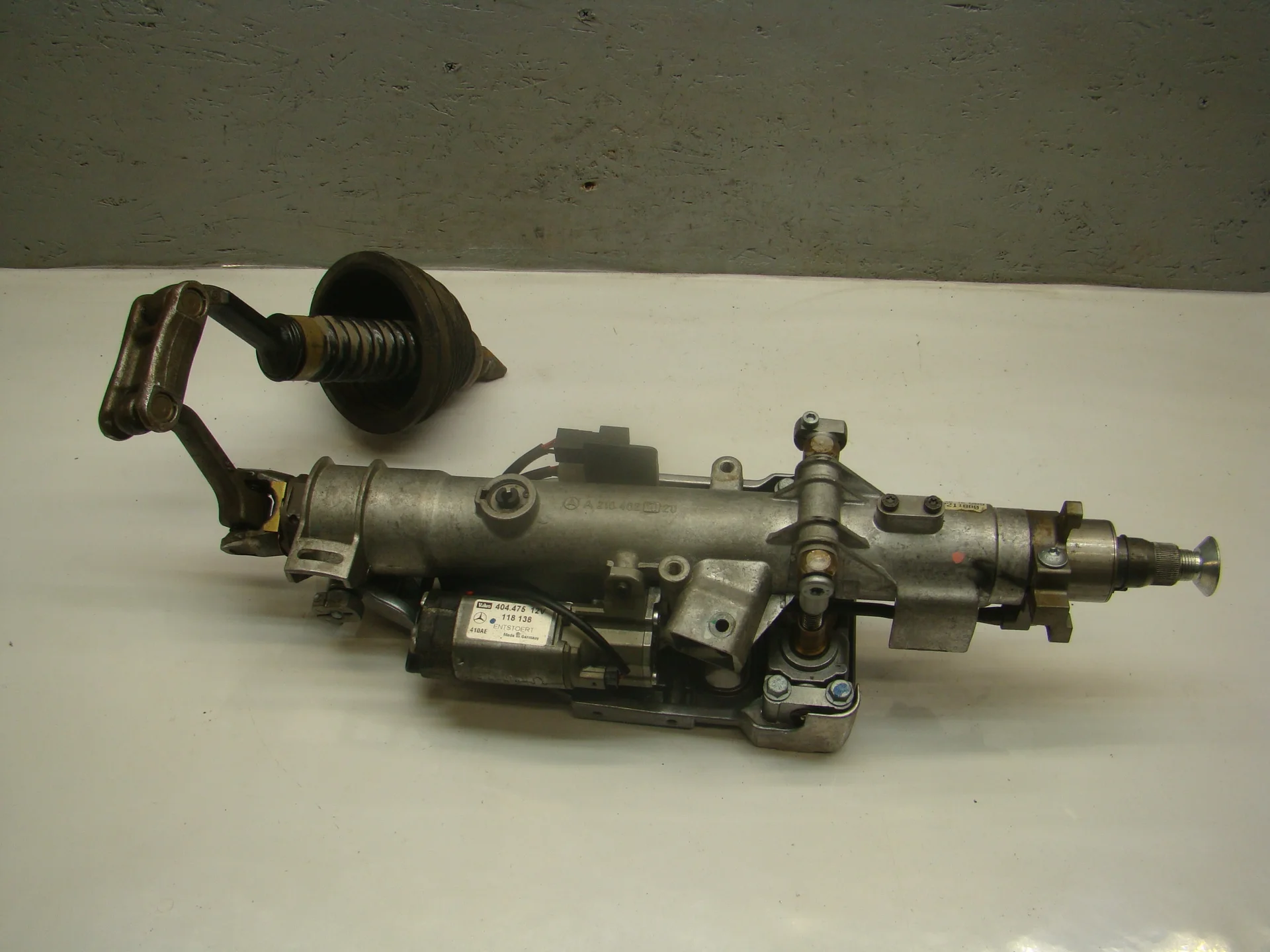 Колонка рулевая Mercedes-Benz W210 112 A2104604616 - изображение 1