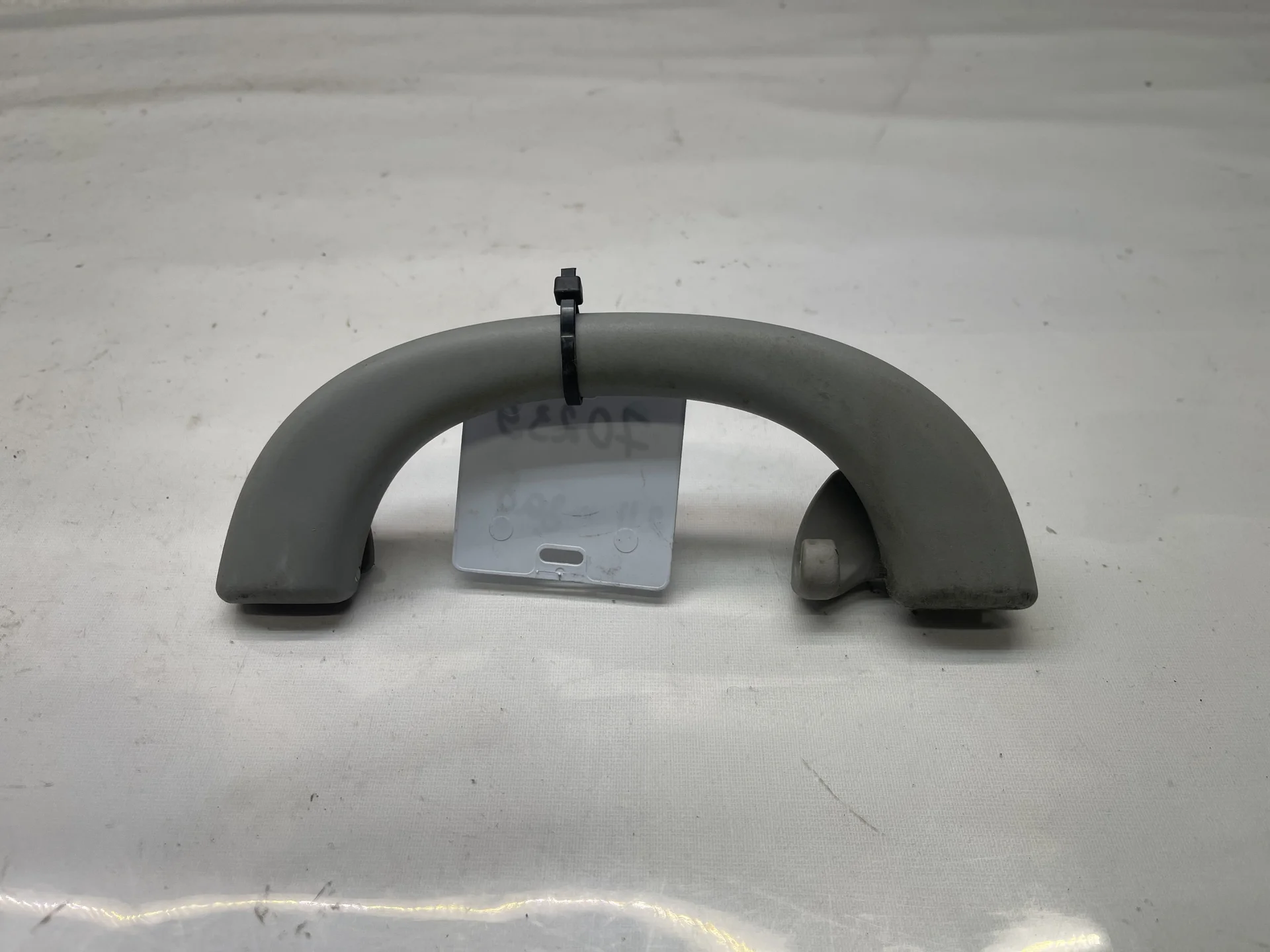 Поручень потолочный задний левый Mercedes-Benz W211 A2118100151 - изображение 1