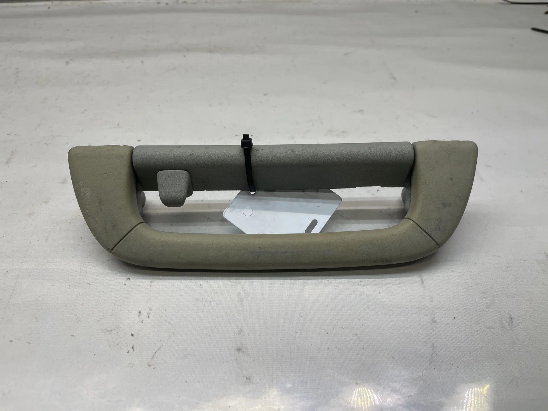 Поручень потолочный Mercedes-Benz W220 A2208100551 - изображение 1