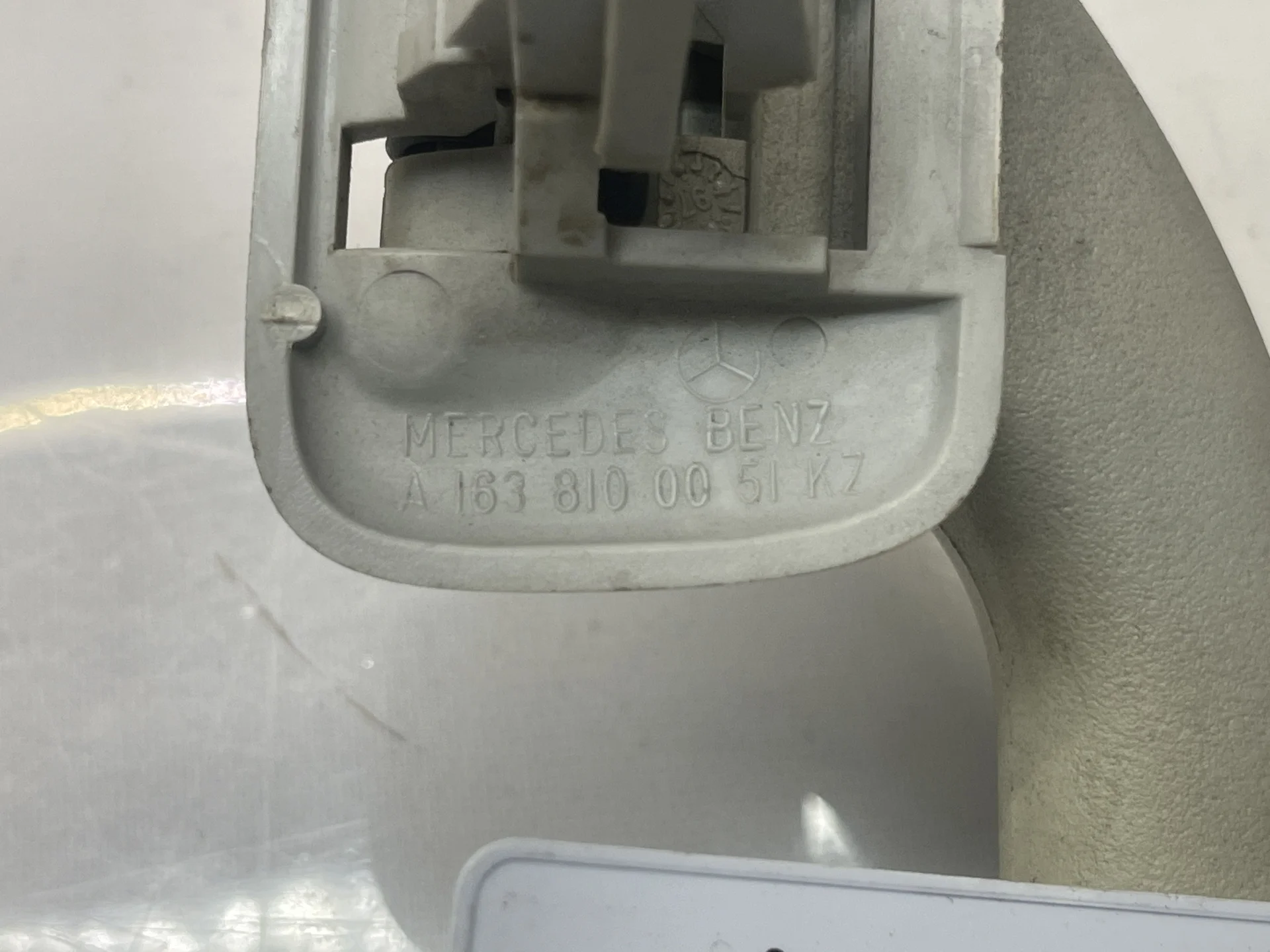 Поручень потолочный передний Mercedes-Benz W163 A1638100051 - миниатюра 2