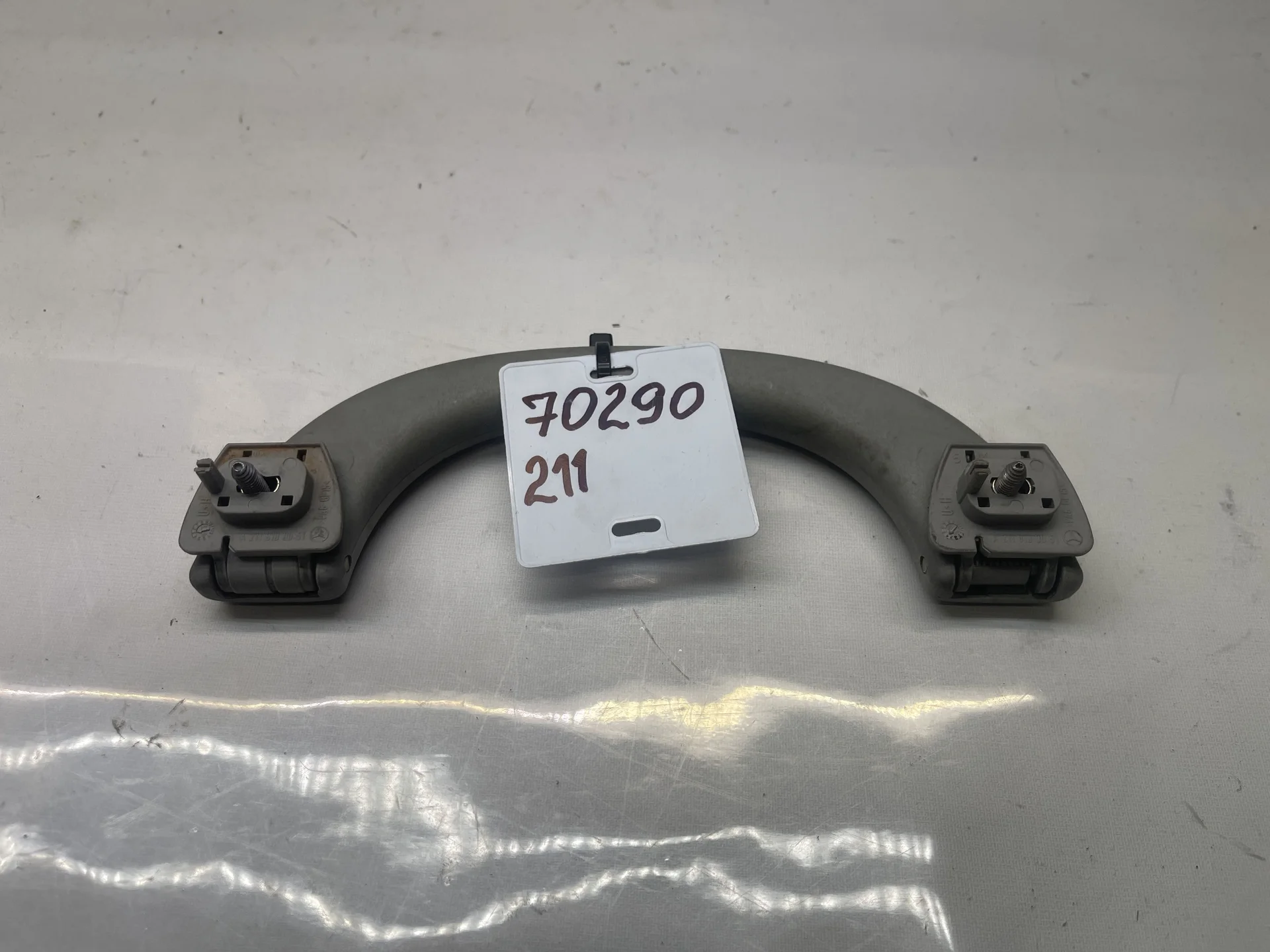 Поручень потолочный передний Mercedes-Benz W211  A2118100051 - миниатюра 2