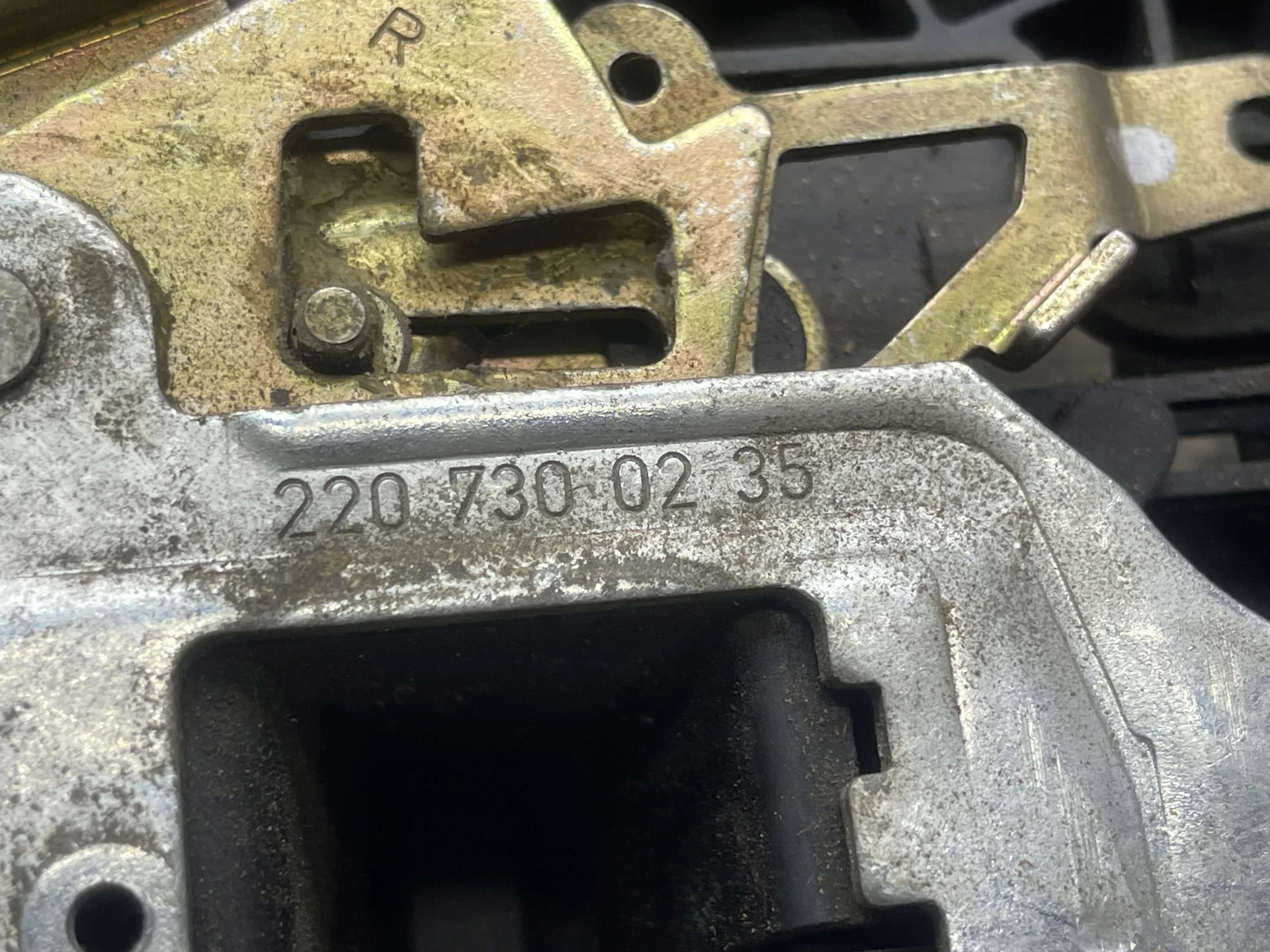 Замок двери задней правой Mercedes-Benz W220 A2207300235 - миниатюра 2