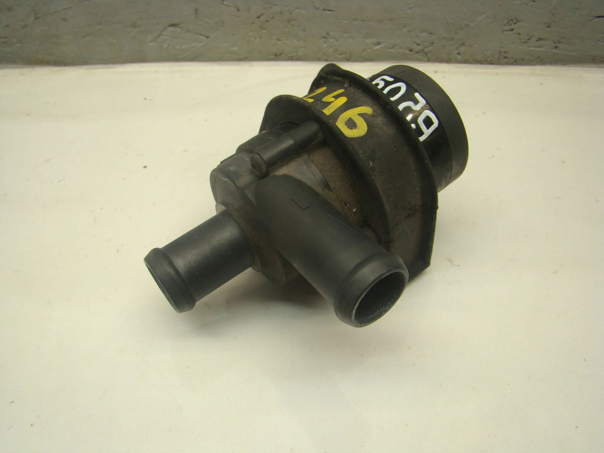 Помпа дополнительной прокачки антифриза Audi A1 I 8X CAX 1K0965561F - изображение 1
