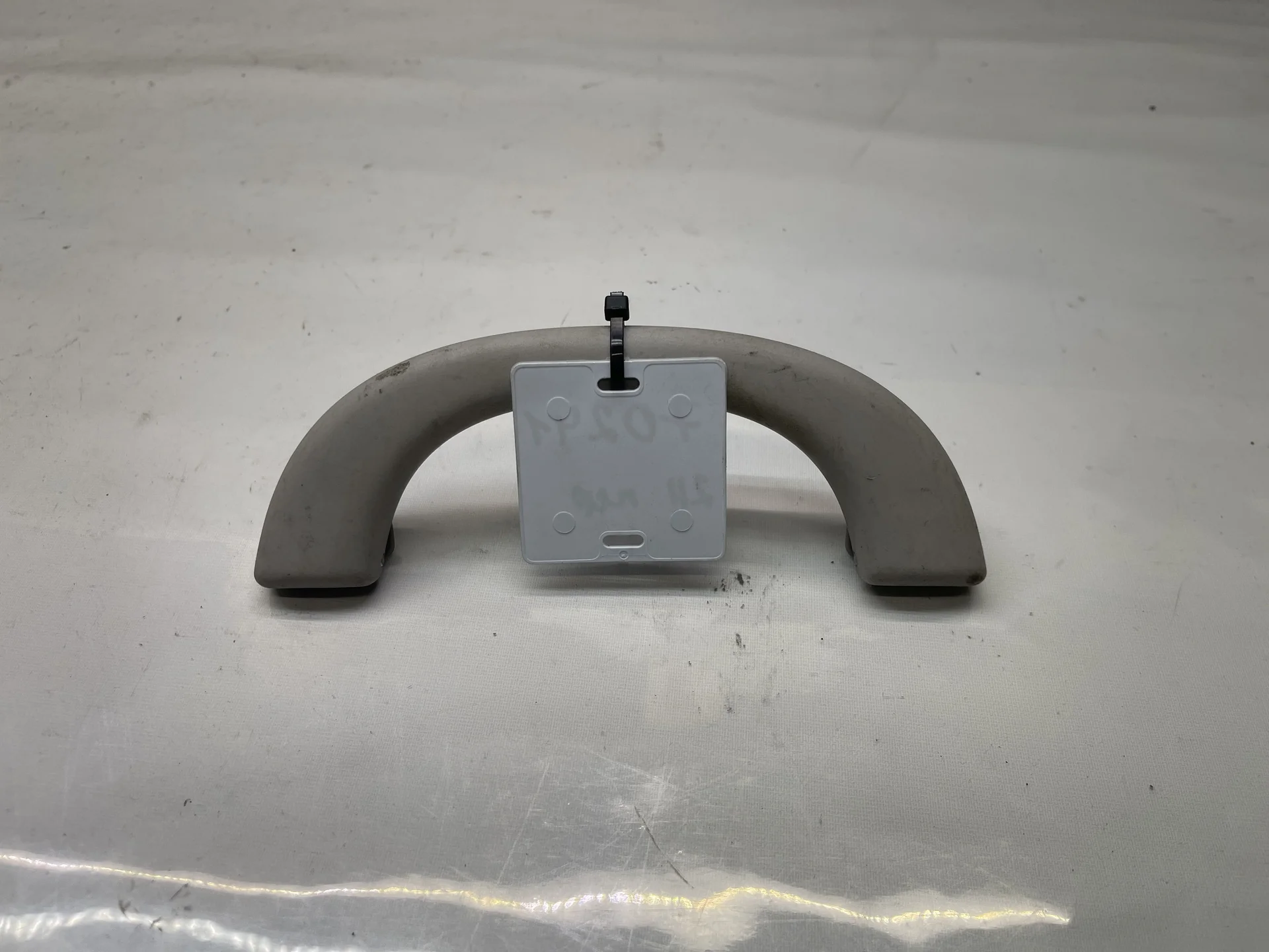 Поручень потолочный передний Mercedes-Benz W211 A2118100051 - изображение 1