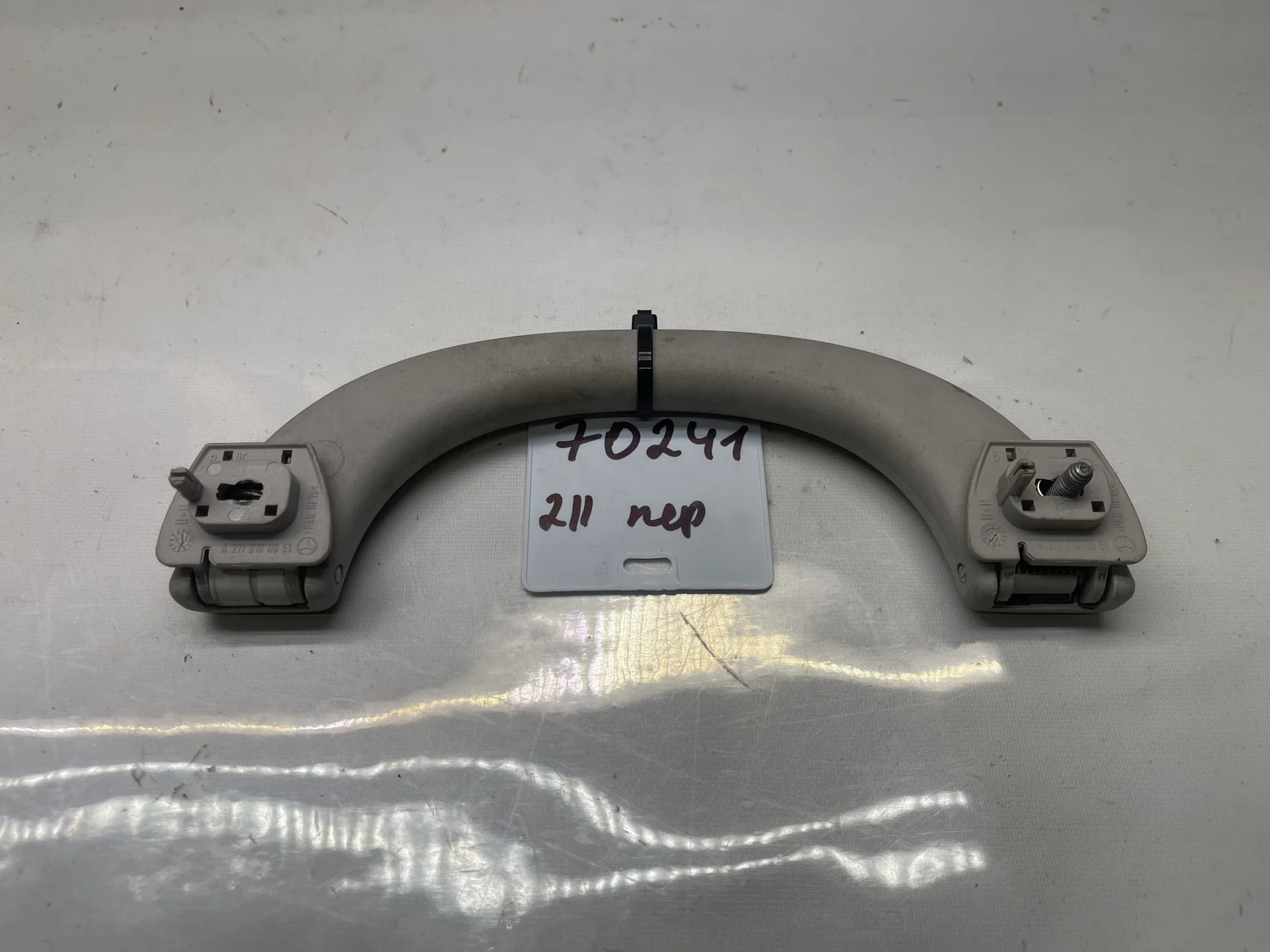 Поручень потолочный передний Mercedes-Benz W211 A2118100051 - миниатюра 2