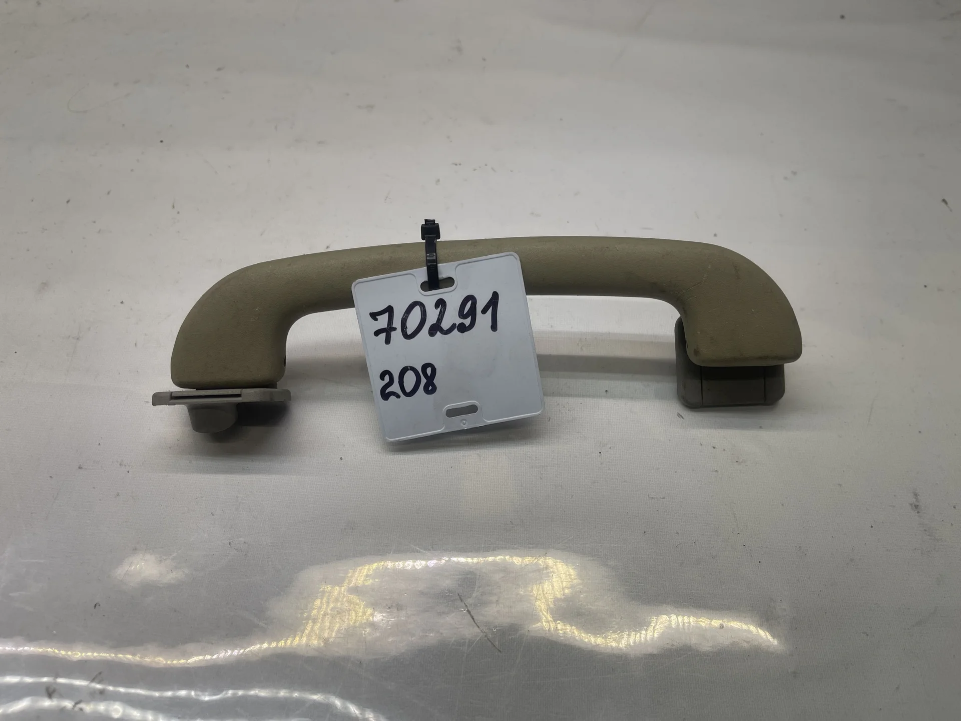 Поручень потолочный передний Mercedes-Benz C208 A2088100151 - изображение 1