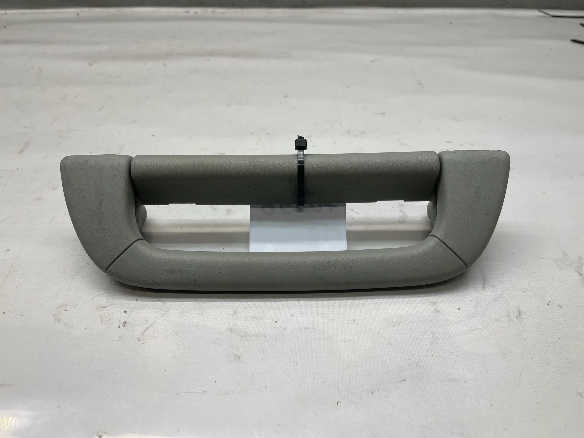 Поручень потолочный Mercedes-Benz W220 A2208100551 - изображение 1