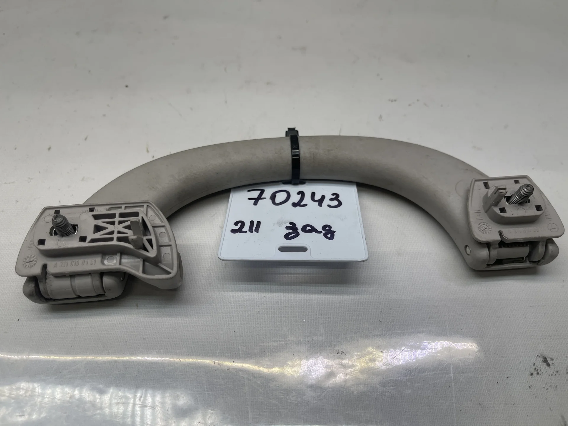 Поручень потолочный задний левый Mercedes-Benz W211  A2118100151 - миниатюра 2