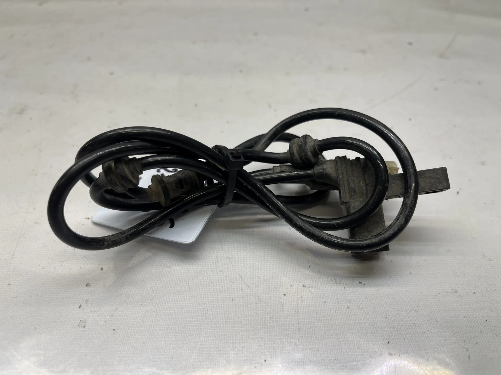 Проводка датчика износа передних колодок Mercedes-Benz W221 A2215400205 - изображение 1