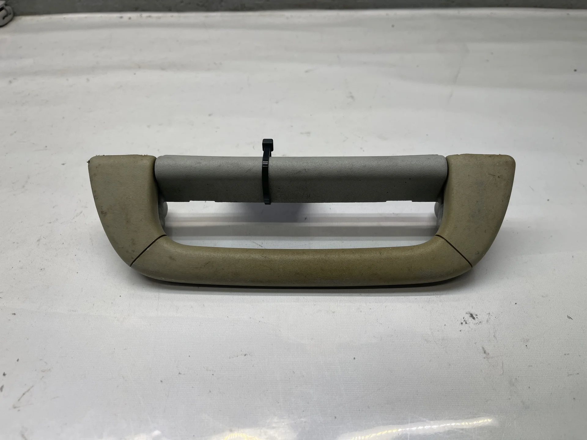 Поручень потолочный Mercedes-Benz W220 A2208100551 - изображение 1