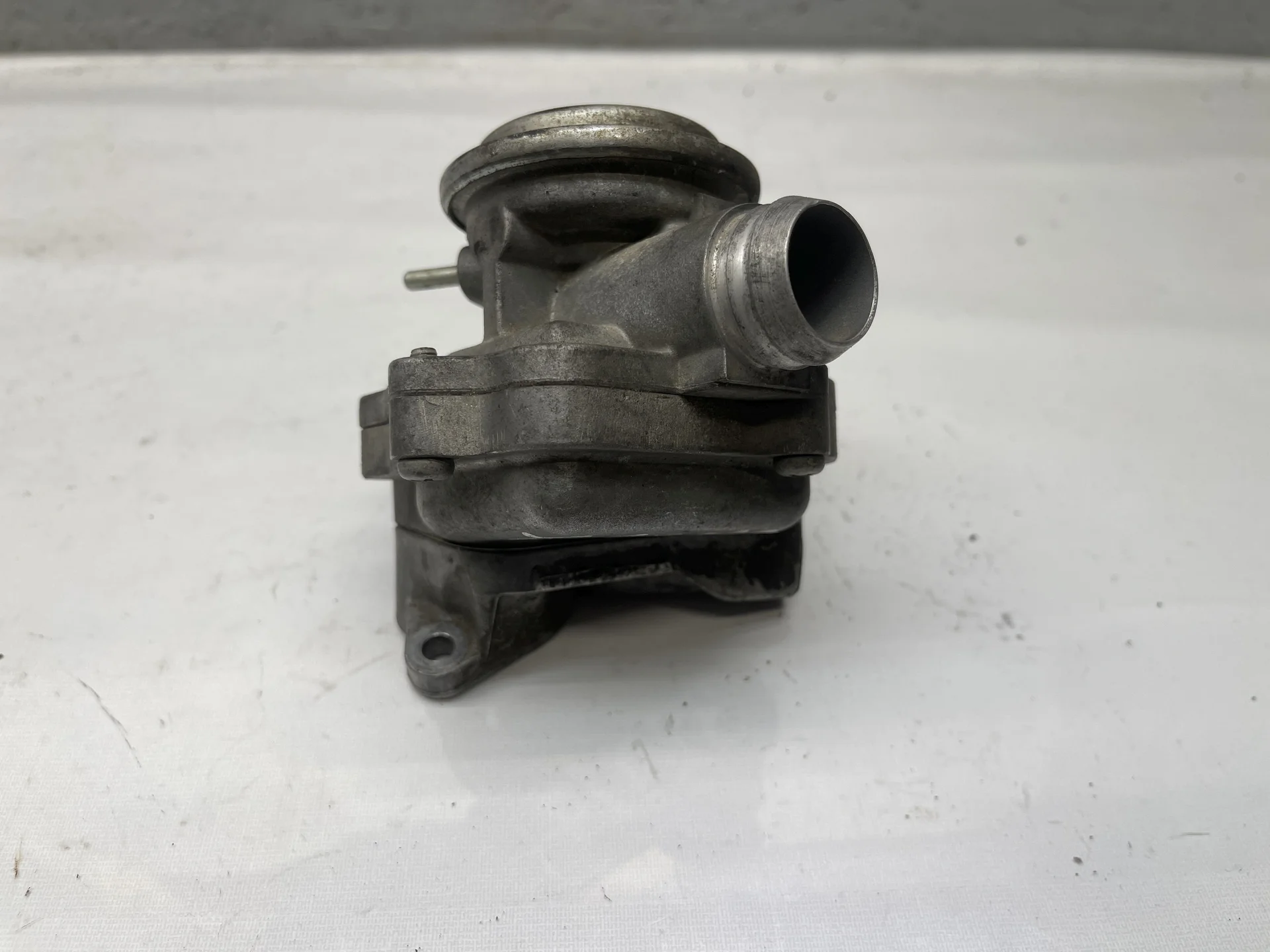 Клапан ЕГР Mercedes-Benz W211 272 A0021407460 - изображение 1