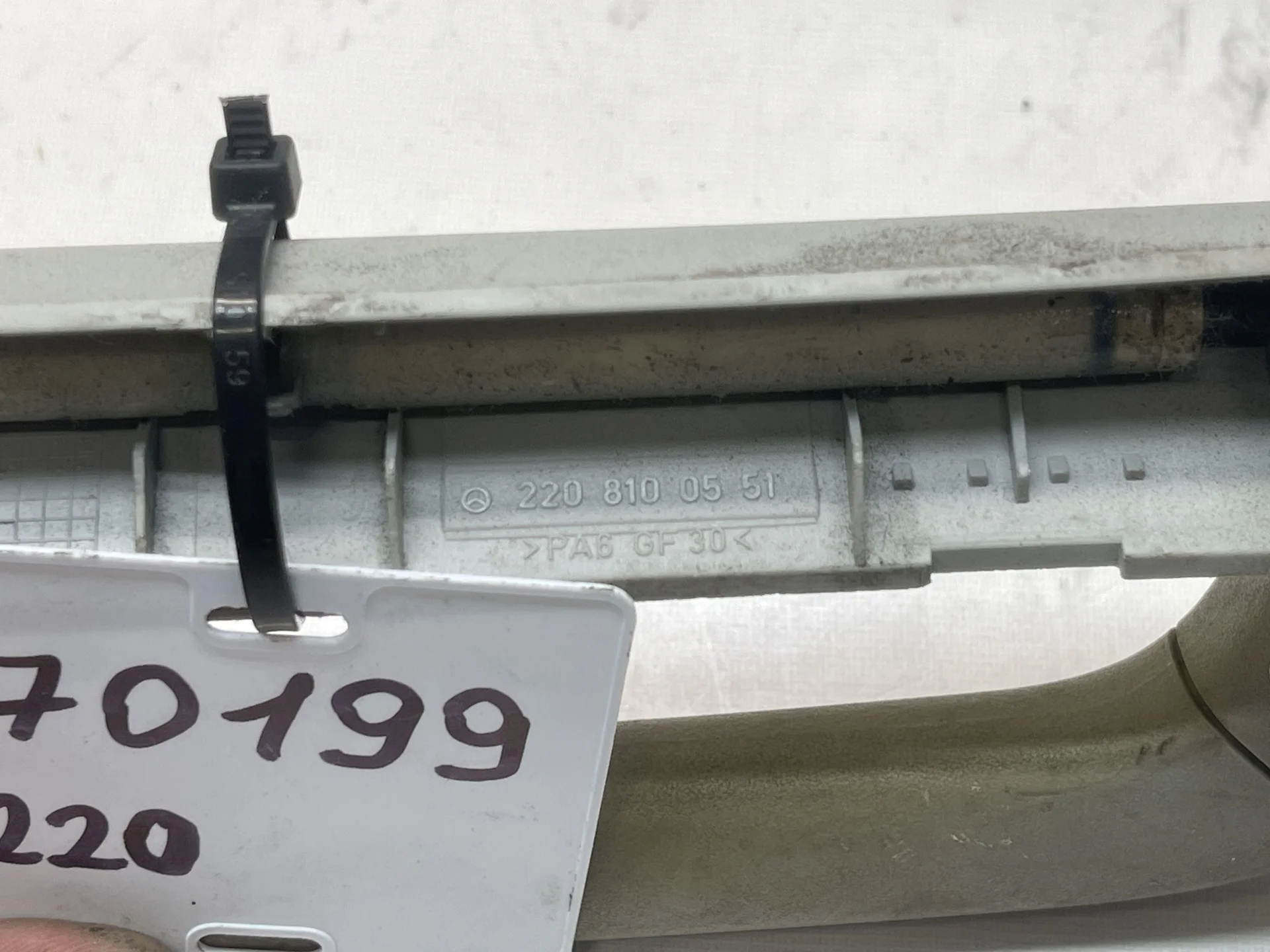 Поручень потолочный Mercedes-Benz W220 A2208100551 - миниатюра 3