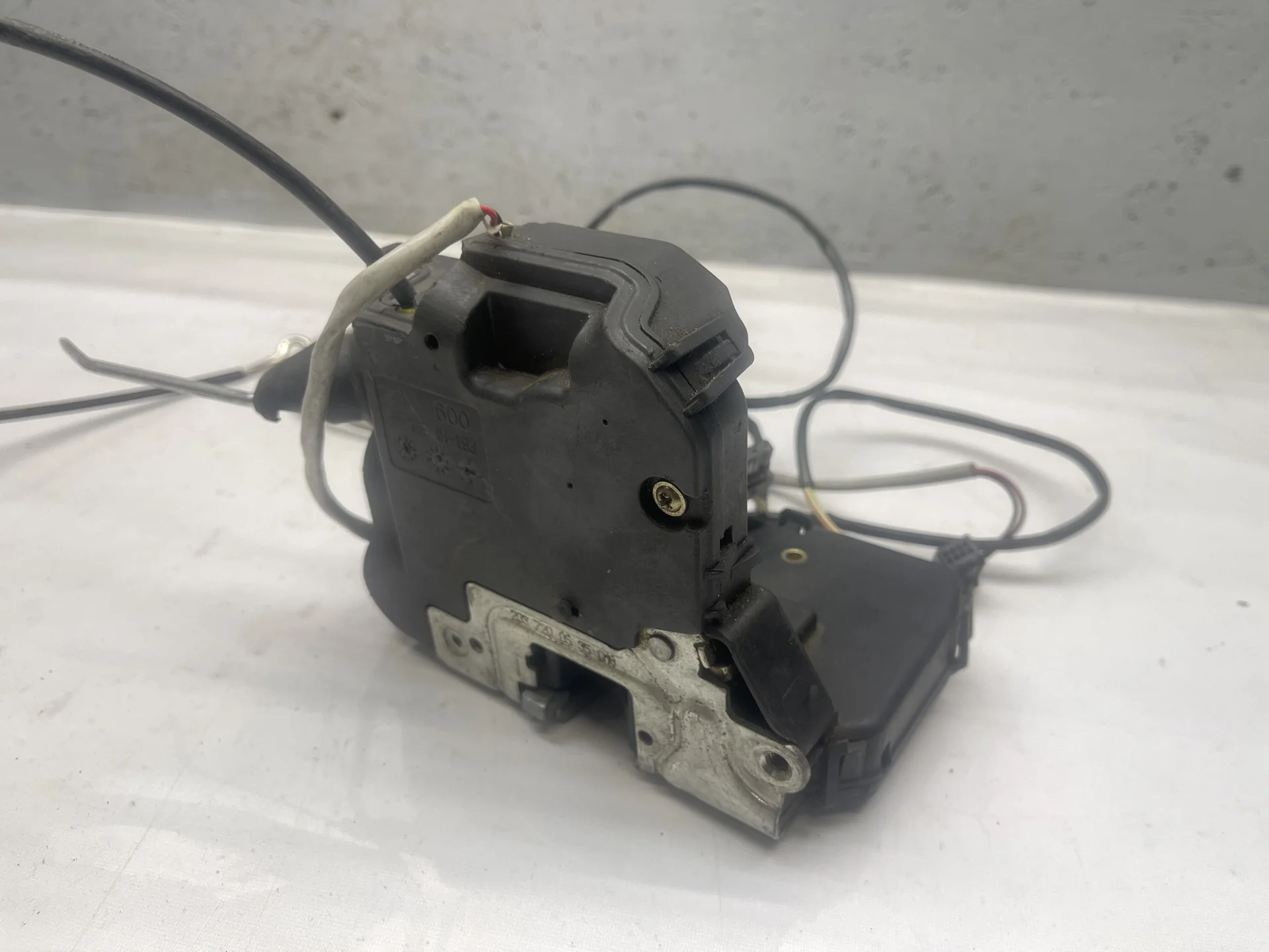 Замок двери передней левой Mercedes-Benz W203  A2037200535 - миниатюра 4
