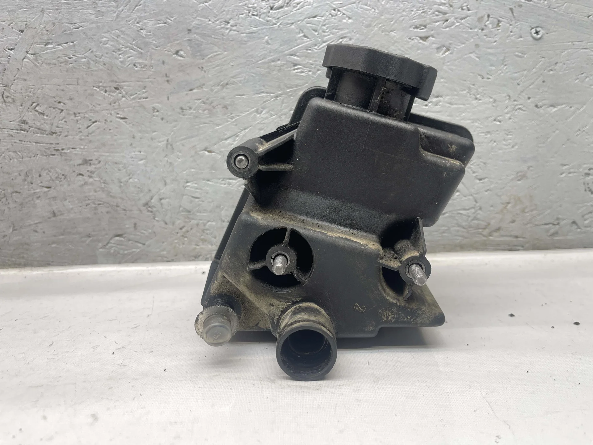 Бачок насоса гидроусилителя руля Mercedes-Benz W164 272 A0004602583 - миниатюра 2