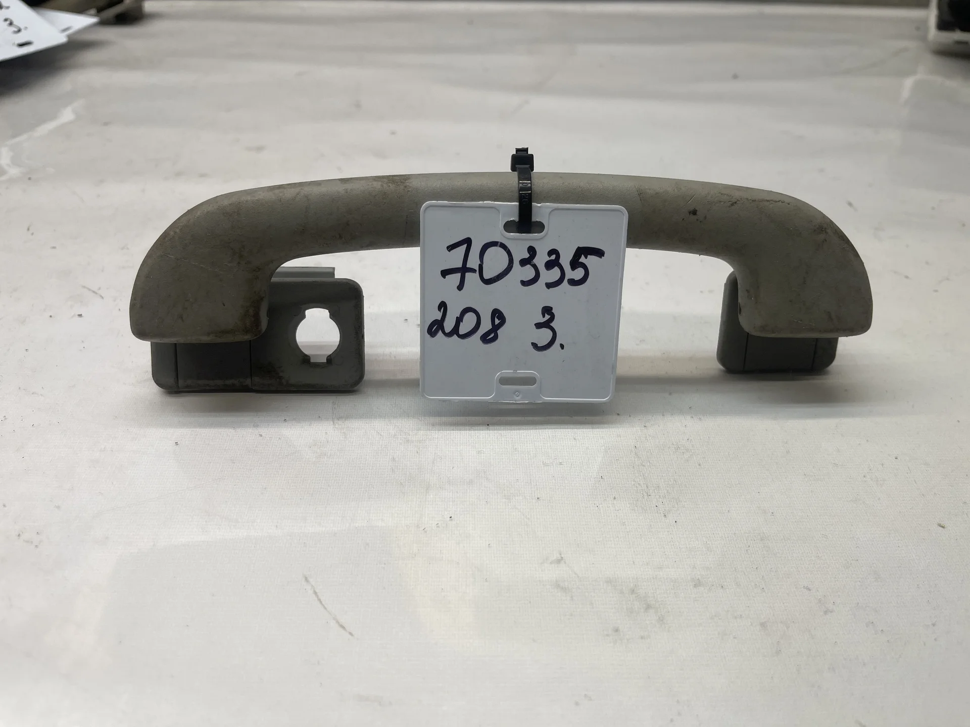 Поручень потолочный задний правый Mercedes-Benz C208 A2088100451 - изображение 1