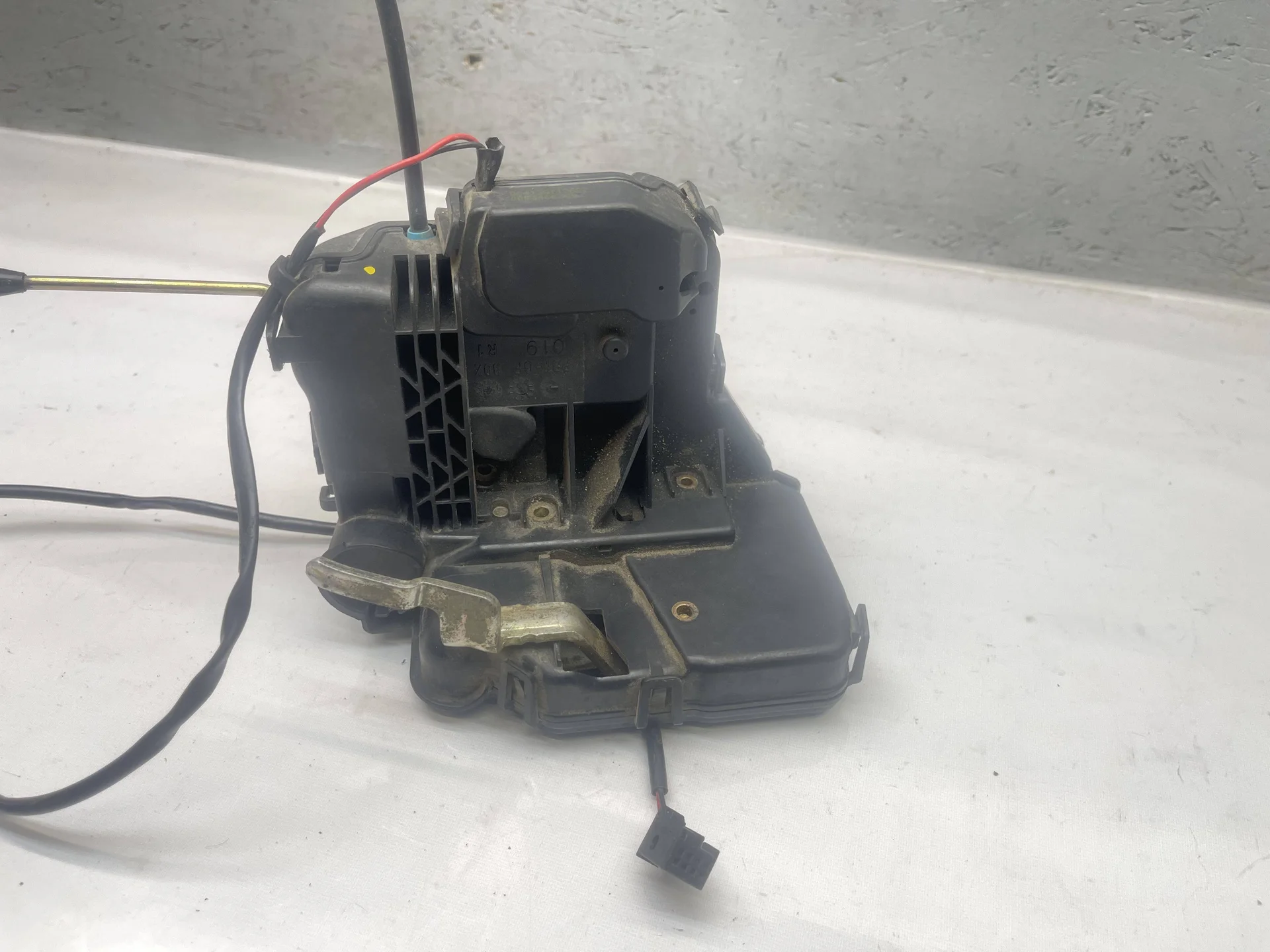 Замок двери передней правой Mercedes-Benz W203 A2037200435 - миниатюра 3