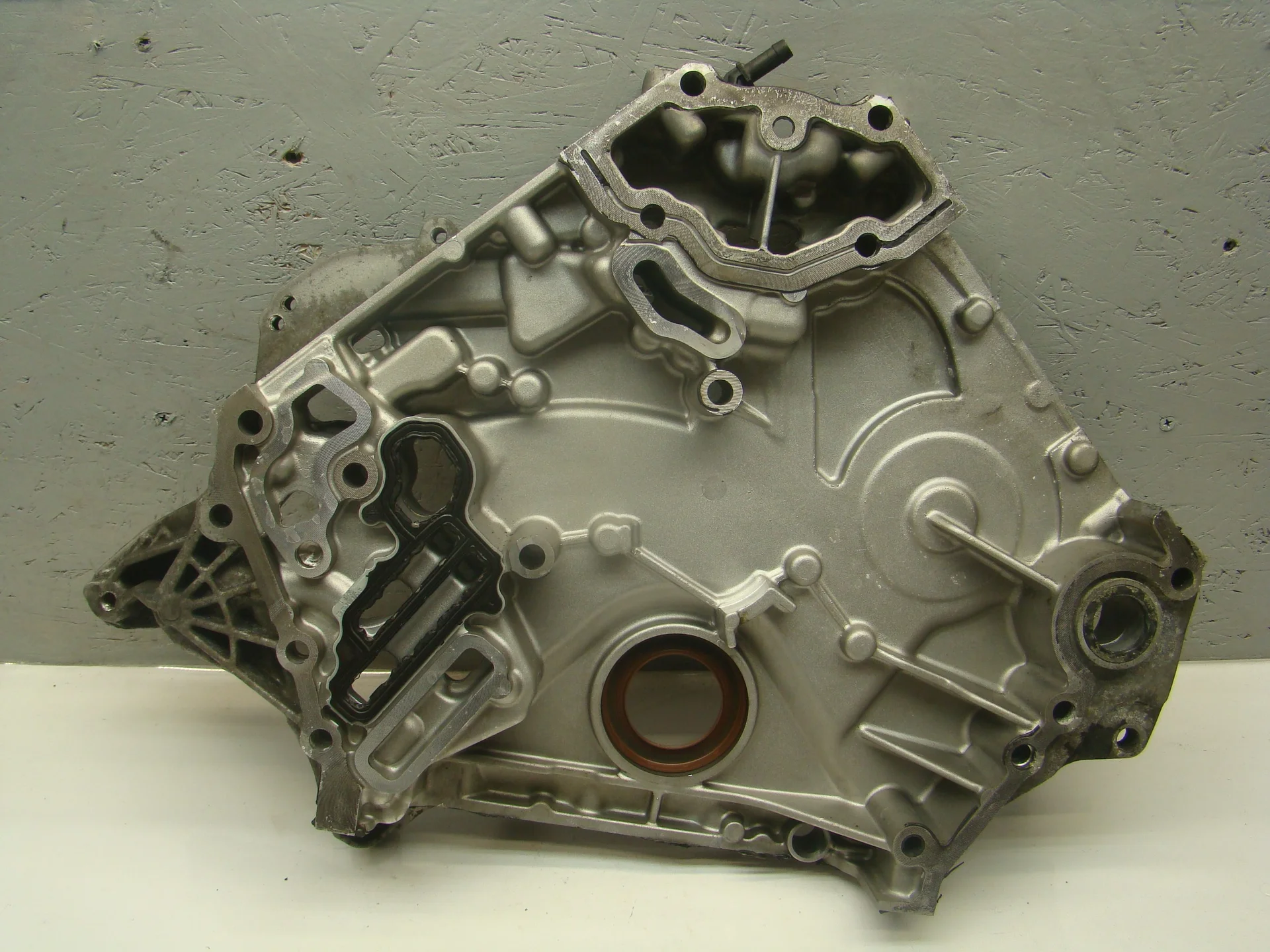 Крышка двигателя передняя Mercedes-Benz W221 278 A2780150302 - миниатюра 2