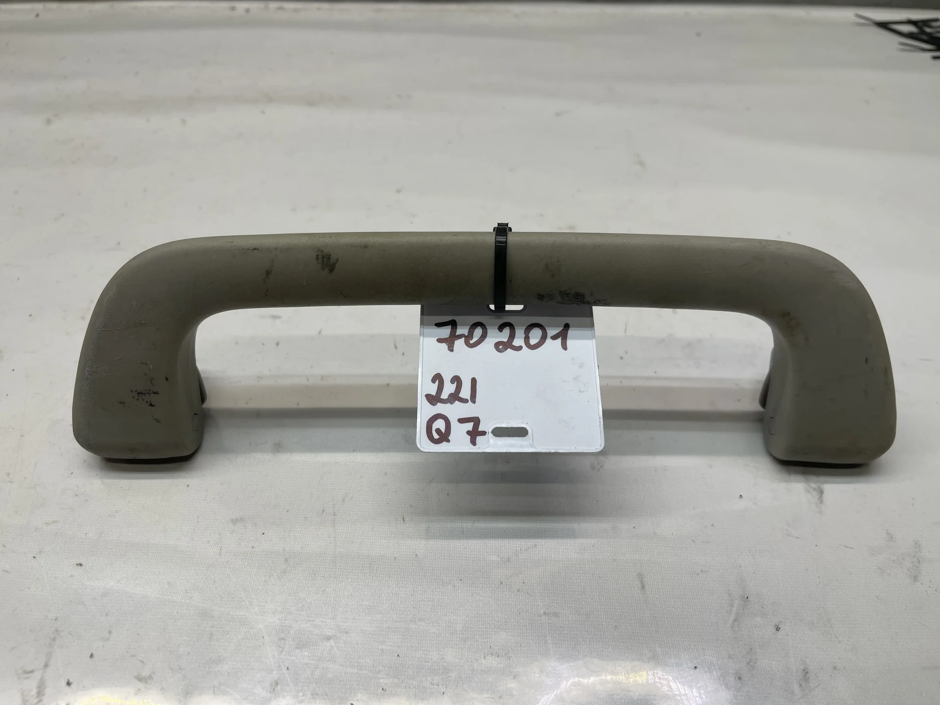 Поручень потолочный задний Mercedes-Benz W221 A2218100551 - изображение 1