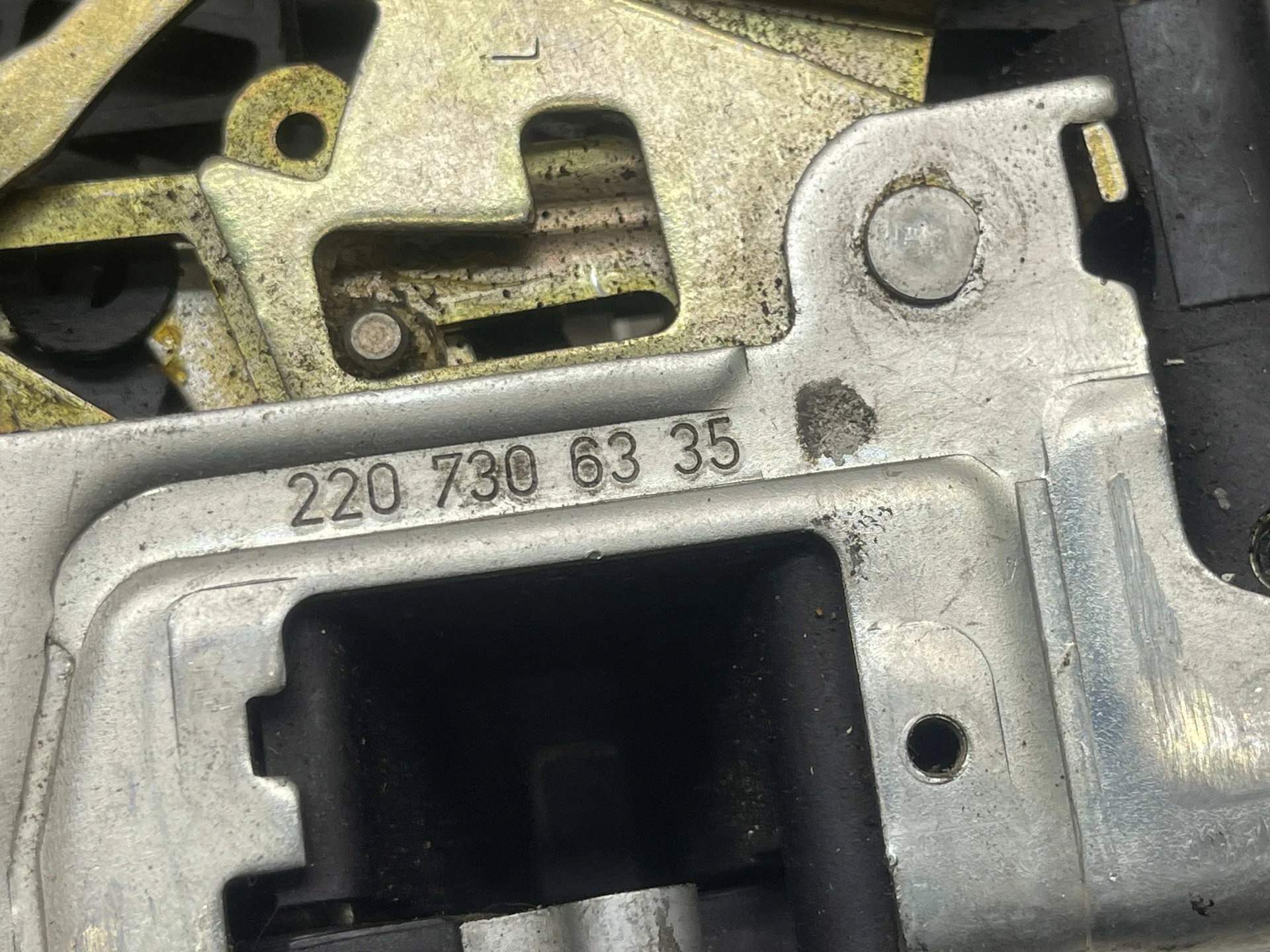 Замок двери задней левой Mercedes-Benz W220 A2207306335 - миниатюра 2