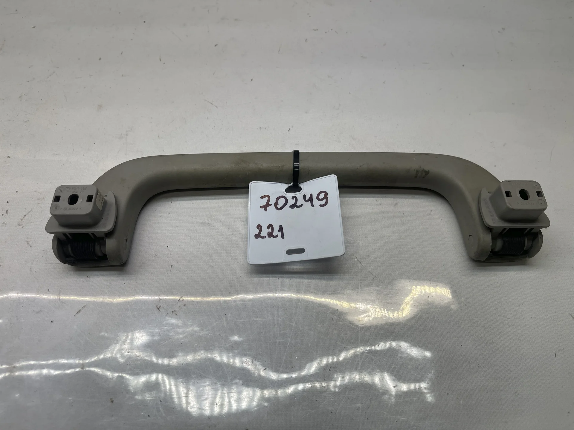 Поручень потолочный задний Mercedes-Benz W221 A2218100551 - миниатюра 2