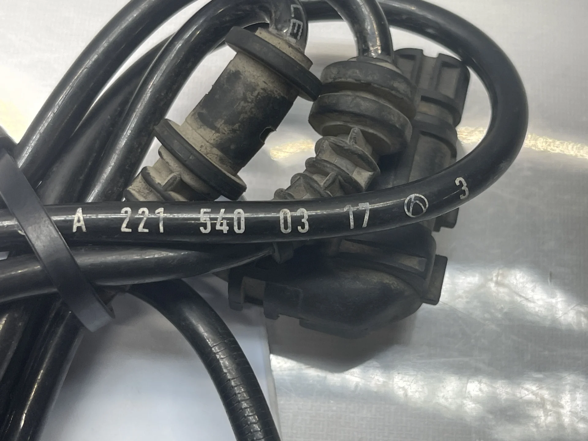 Датчик ABS передний Mercedes-Benz W221 A2215400317 - миниатюра 4