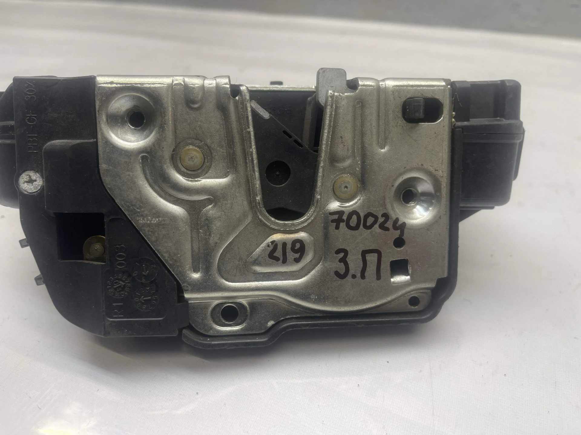 Замок двери задней правой Mercedes-Benz W203 A2037200235 - изображение 1