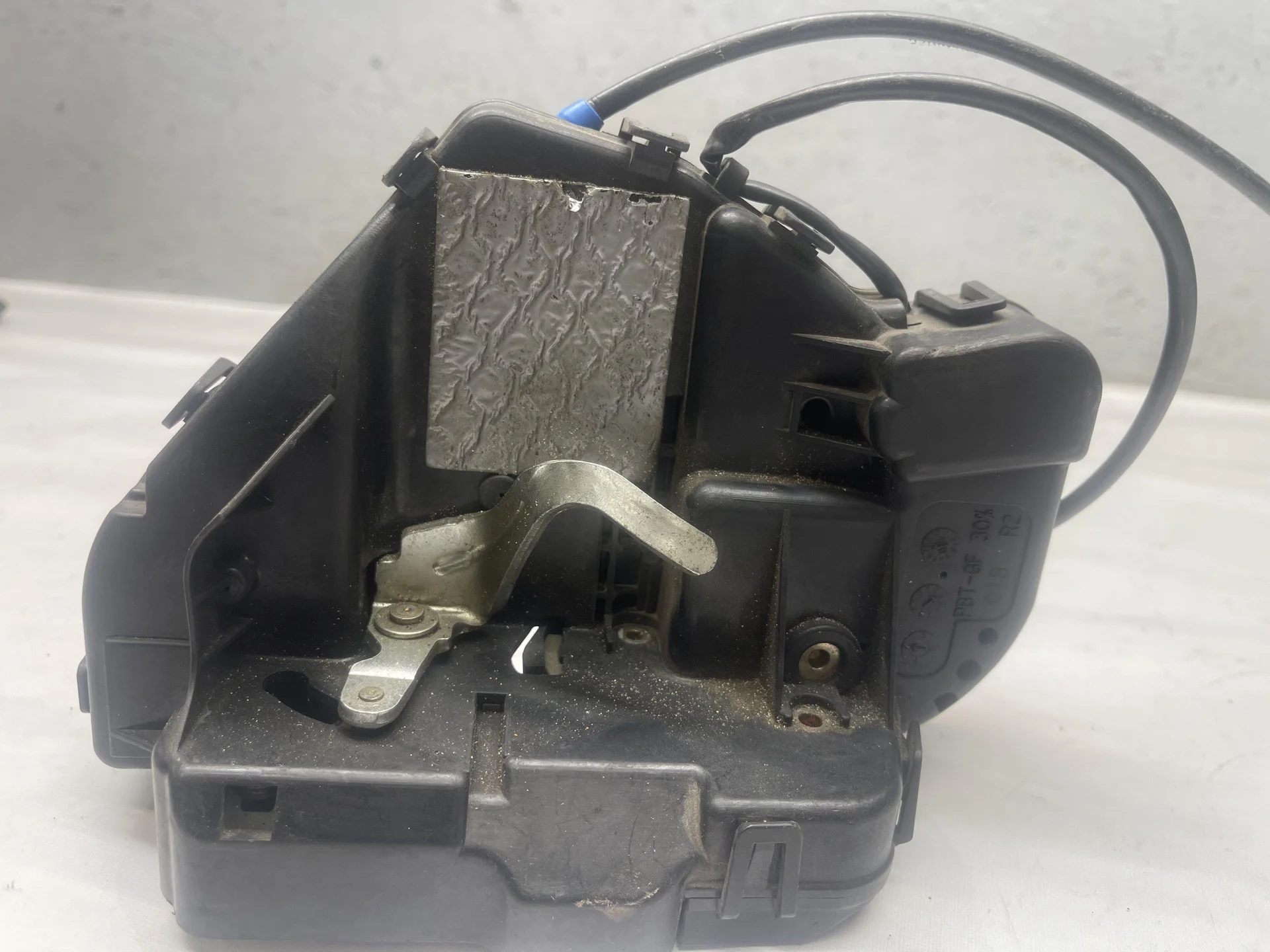 Замок двери задней правой Mercedes-Benz W203 A2037200235 - миниатюра 3