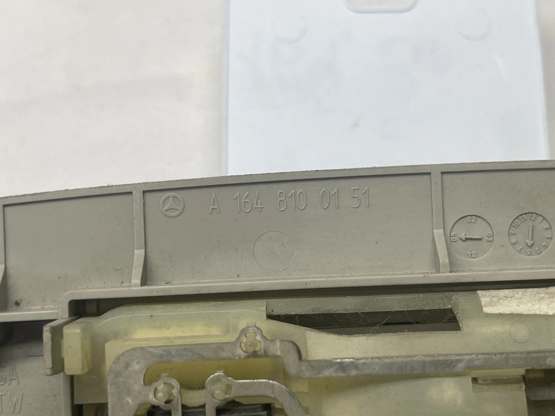 Поручень потолочный задний левый Mercedes-Benz W164 A1648100151 - миниатюра 2