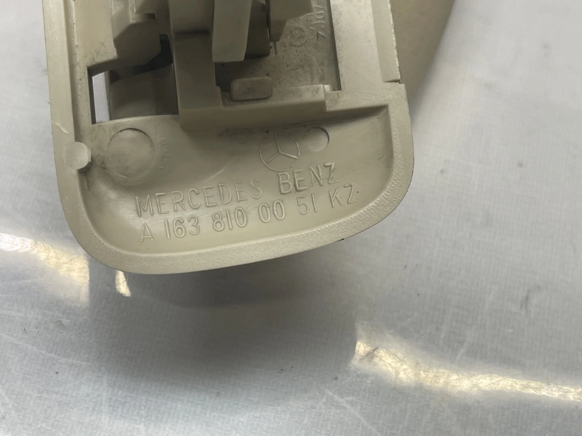 Поручень потолочный передний Mercedes-Benz W163 A1638100051 - миниатюра 3