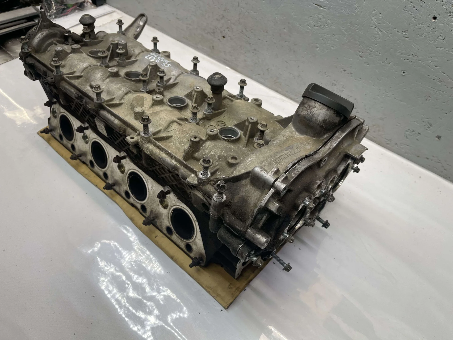 Головка блока цилиндров правая Mercedes-Benz W221 273 - миниатюра 2