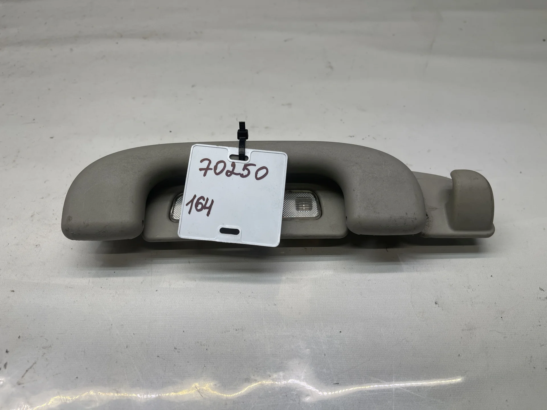Поручень потолочный задний левый Mercedes-Benz W164 A1648100151 - изображение 1