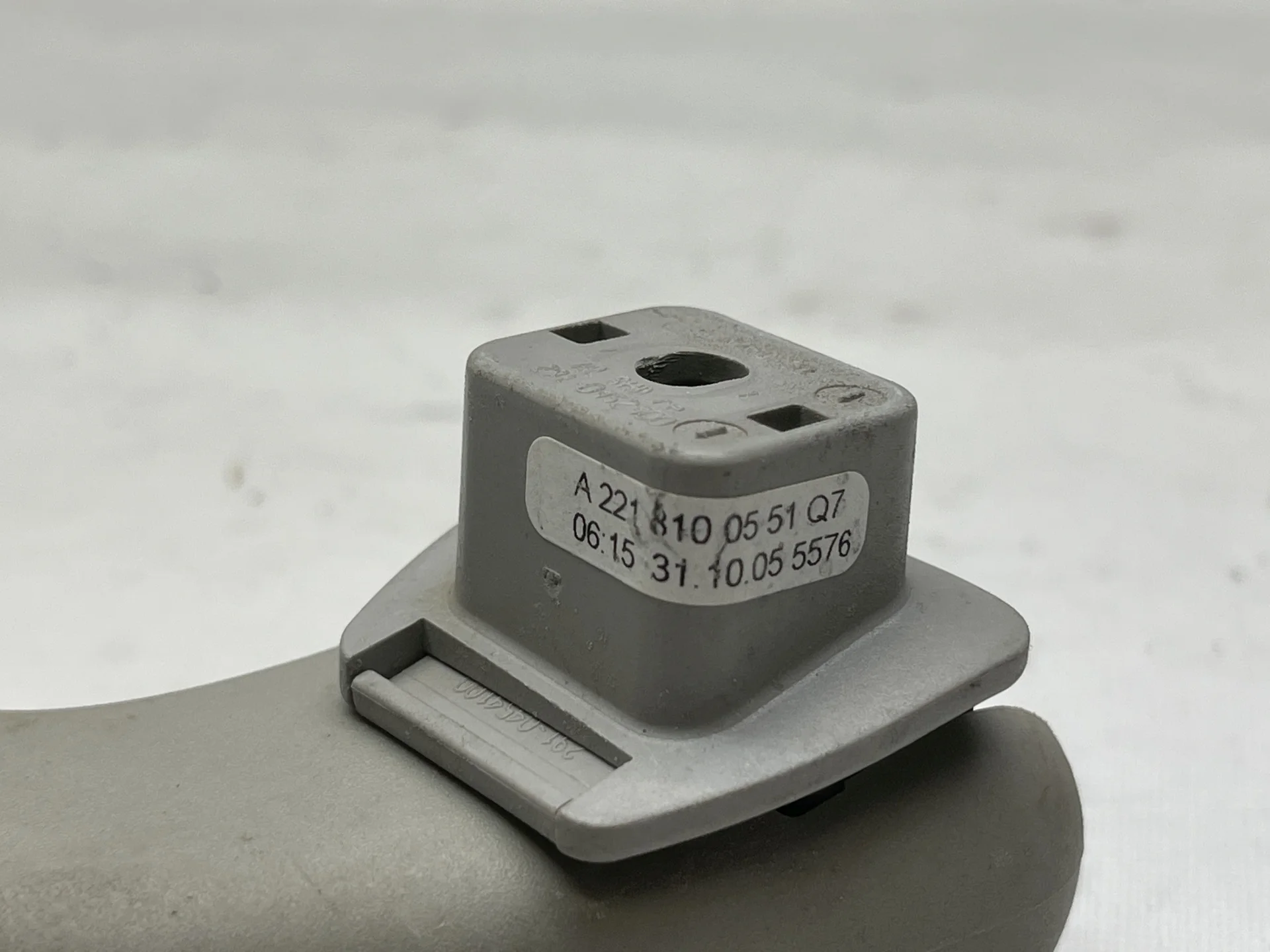 Поручень потолочный Mercedes-Benz W221  A2218100551 - миниатюра 2