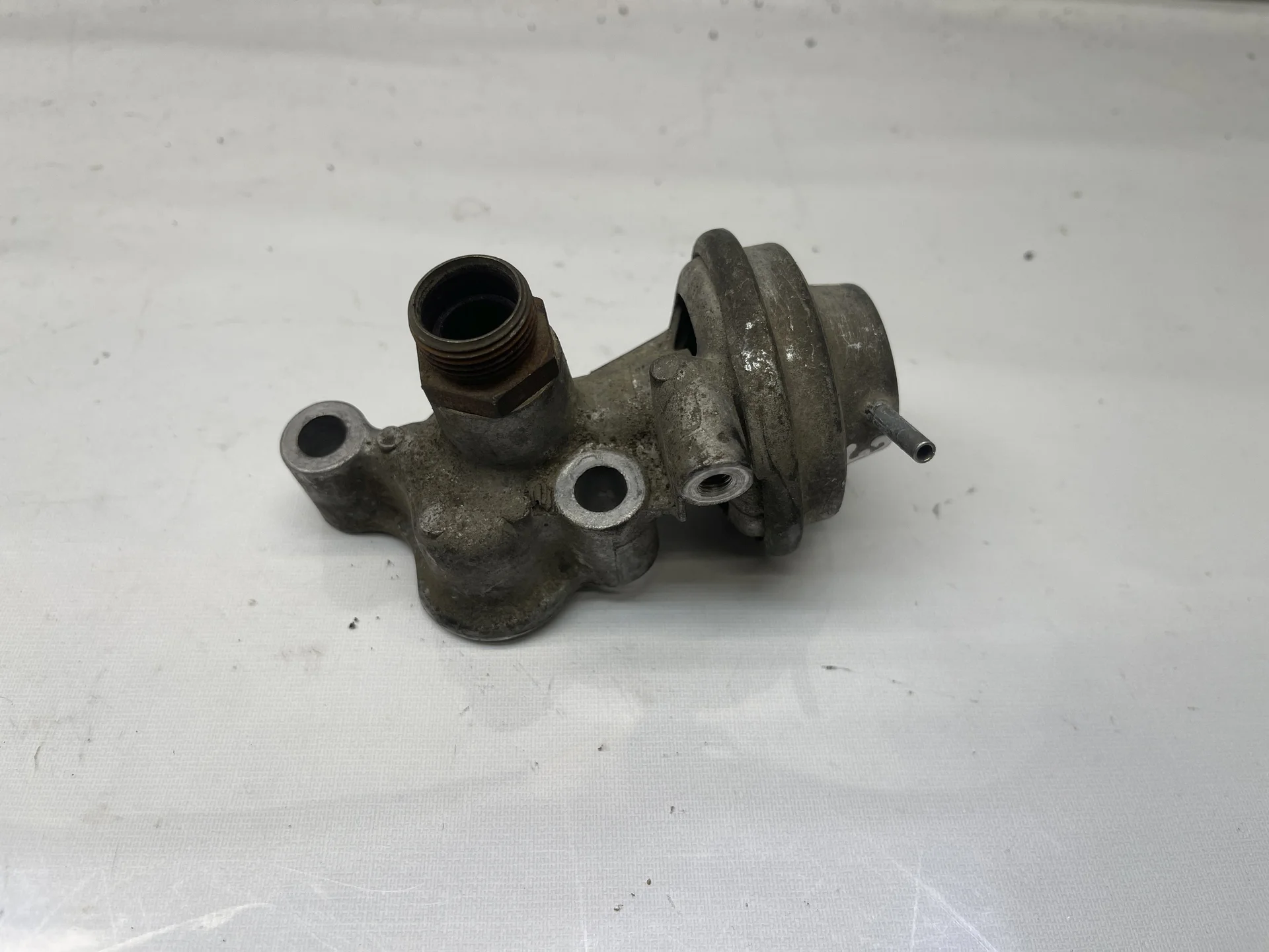 Клапан ЕГР Mercedes-Benz W211 112 A1121400060 - изображение 1