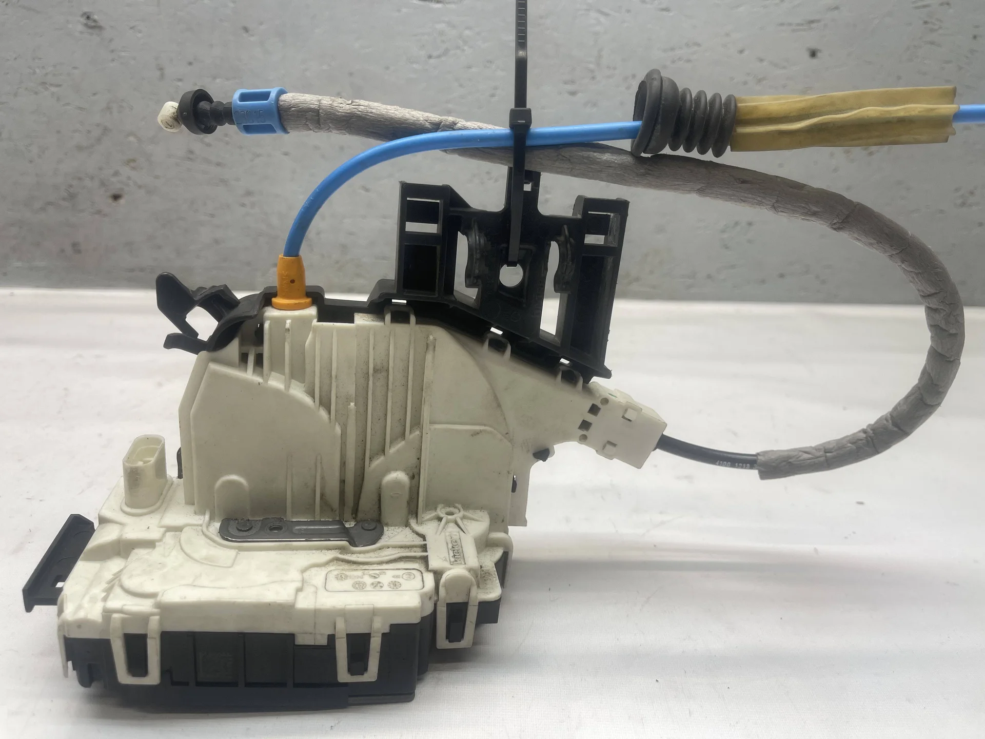 Замок двери передней правой Mercedes-Benz C117  A0997202201 - миниатюра 3