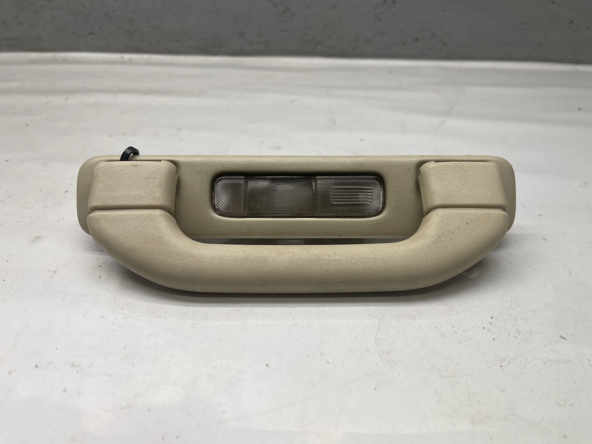 Поручень потолочный задний левый Mercedes-Benz W163 A1638100551 - изображение 1