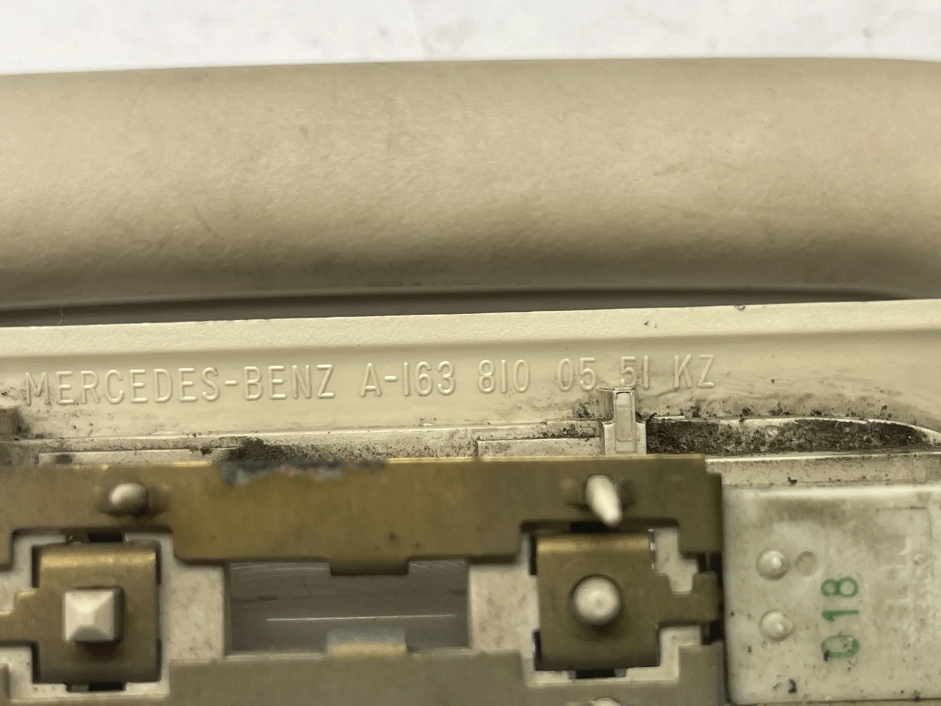 Поручень потолочный задний левый Mercedes-Benz W163 A1638100551 - миниатюра 3