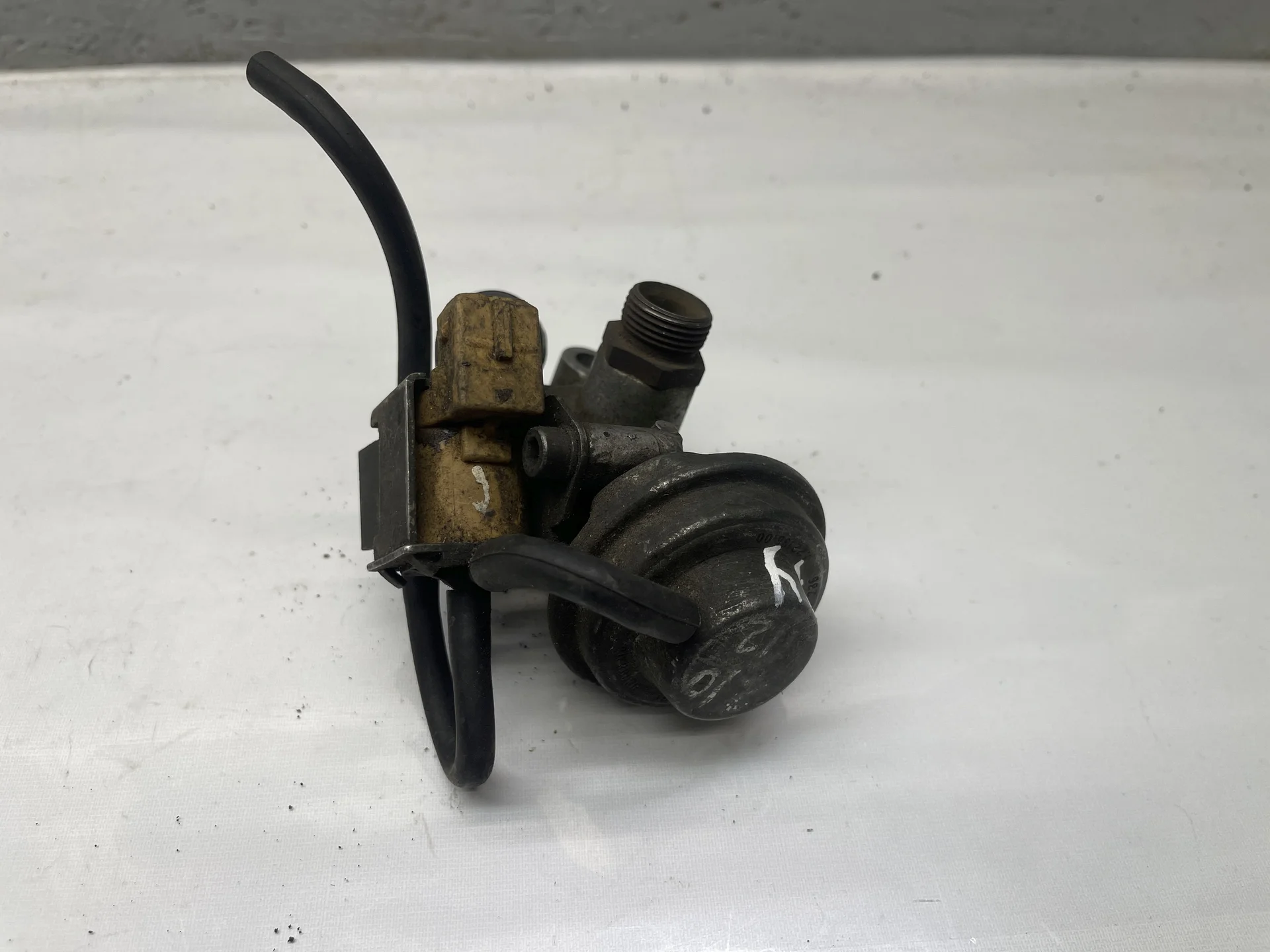 Клапан ЕГР Mercedes-Benz W211 112 A1121400060 - изображение 1