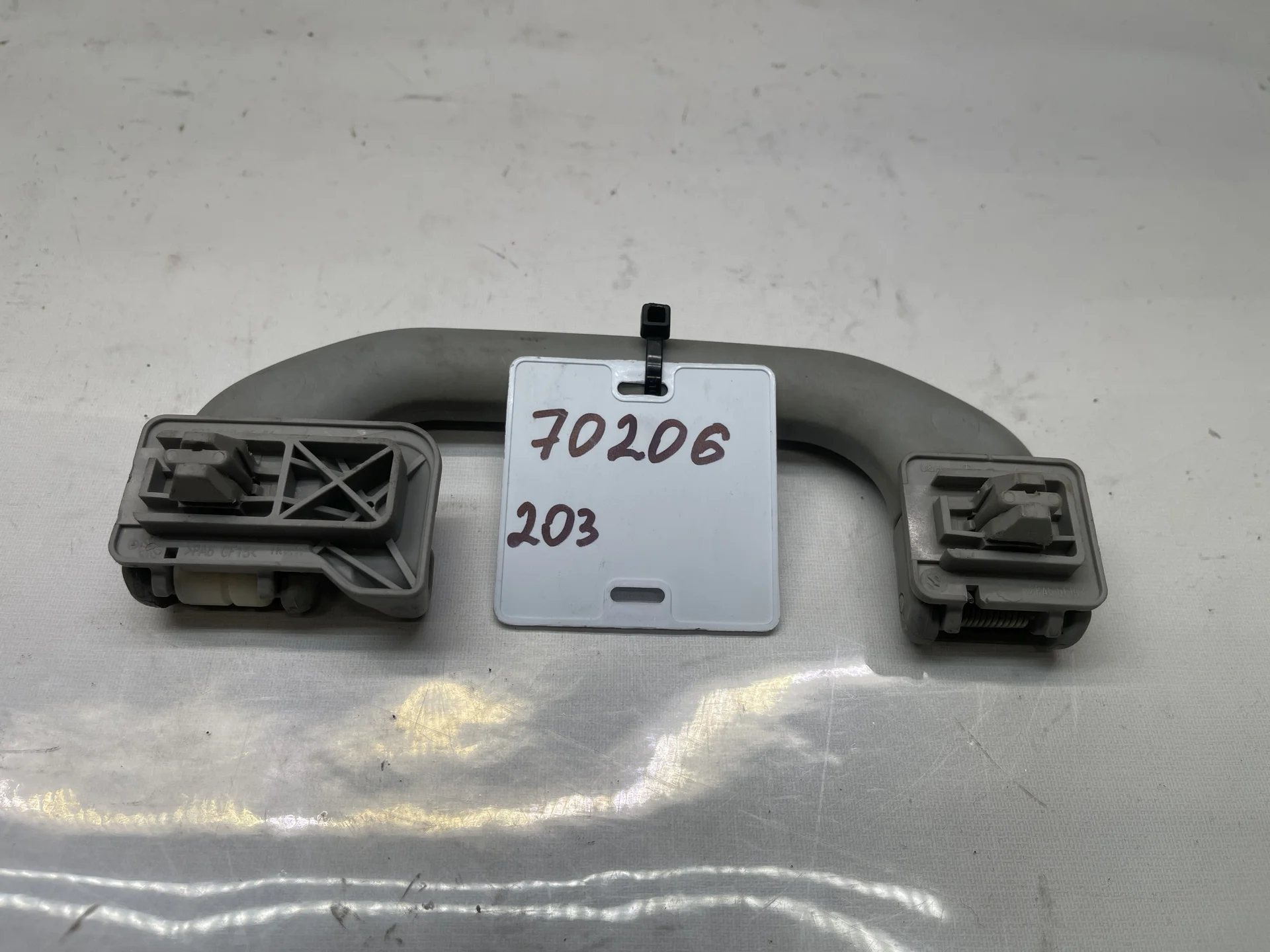 Поручень потолочный задний левый Mercedes-Benz W203  A2038100551 - миниатюра 2