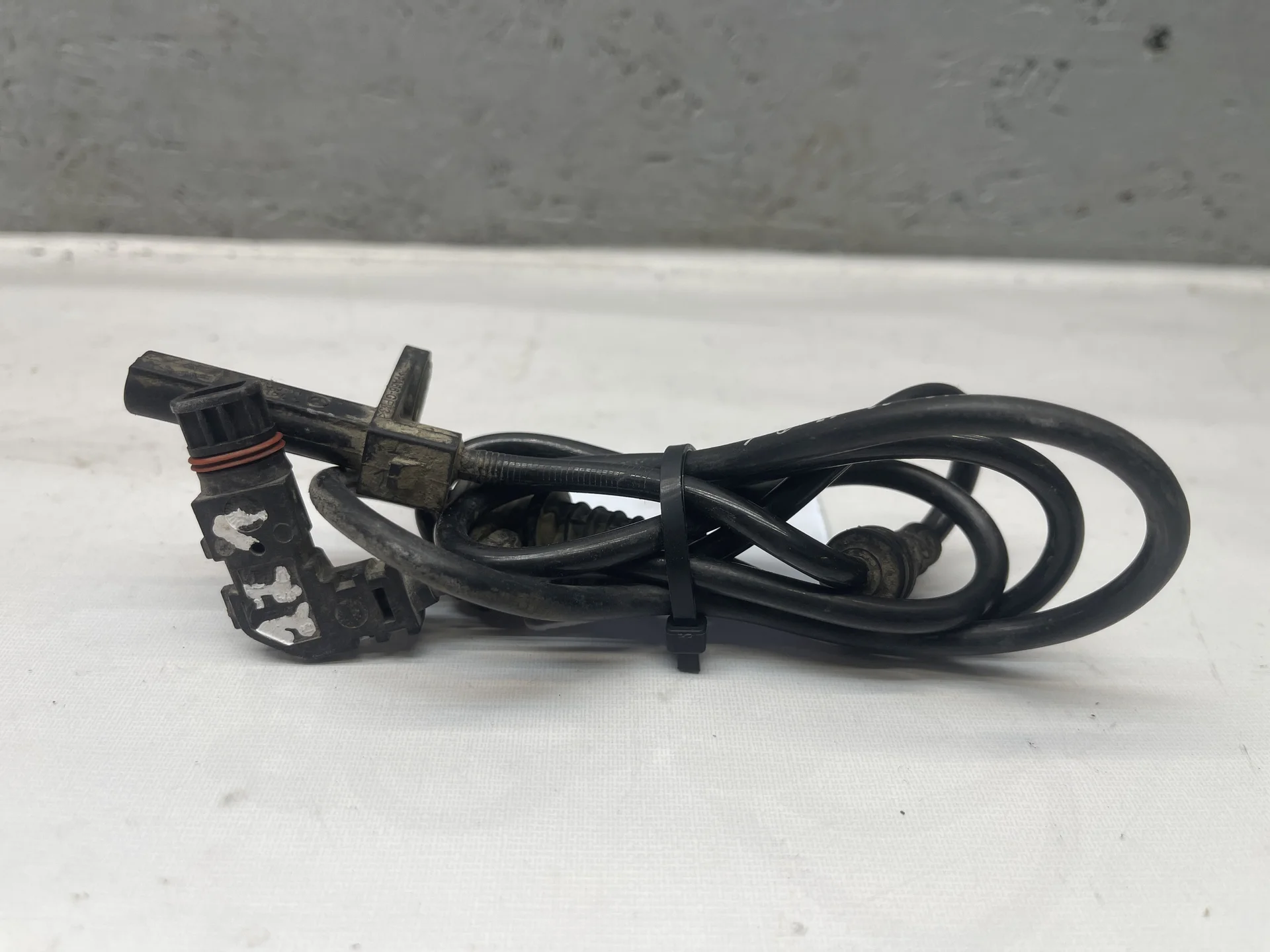 Датчик ABS передний Mercedes-Benz W221 A2215400317 - изображение 1
