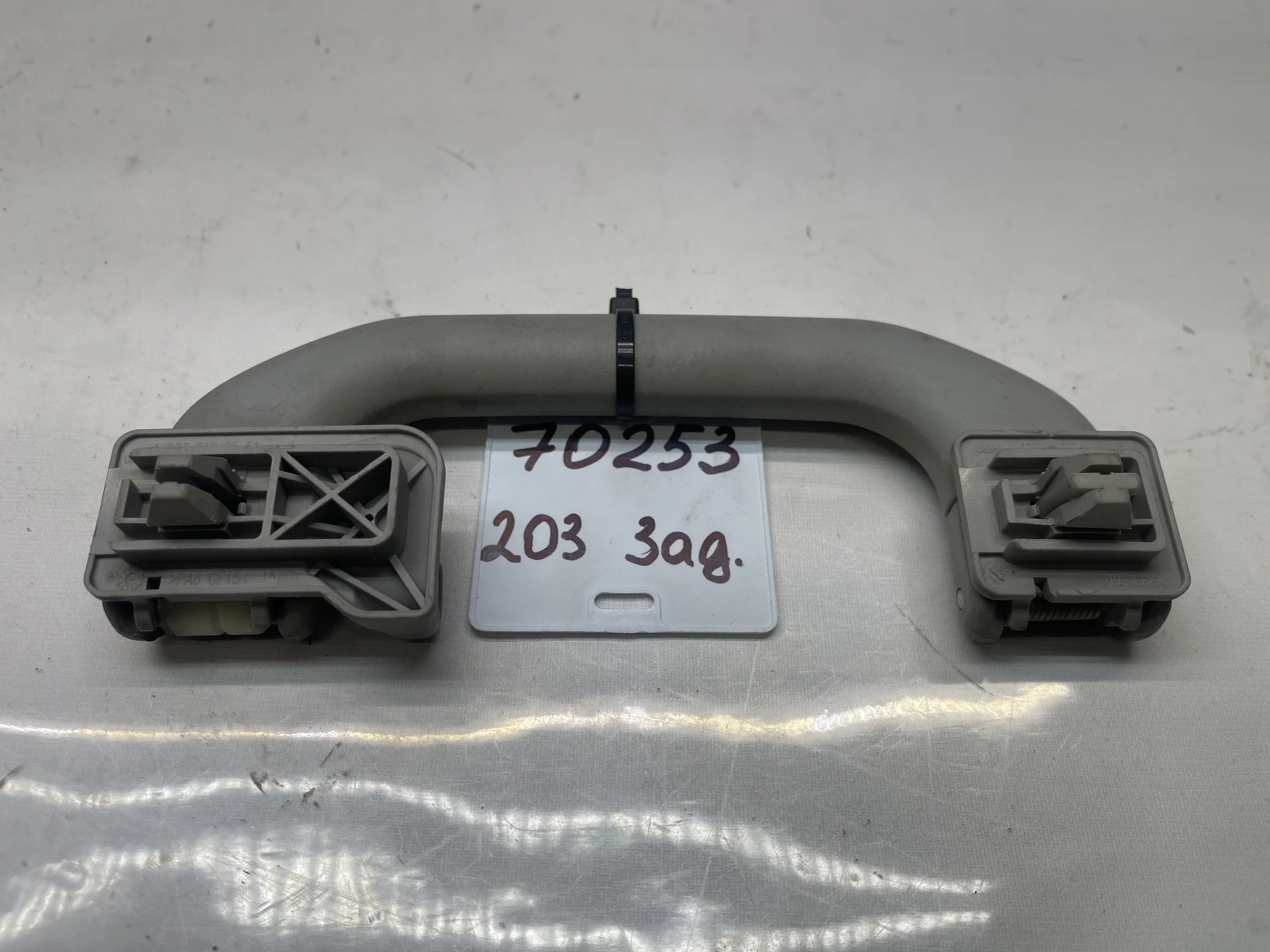 Поручень потолочный задний Mercedes-Benz W203  A2038100551 - миниатюра 2