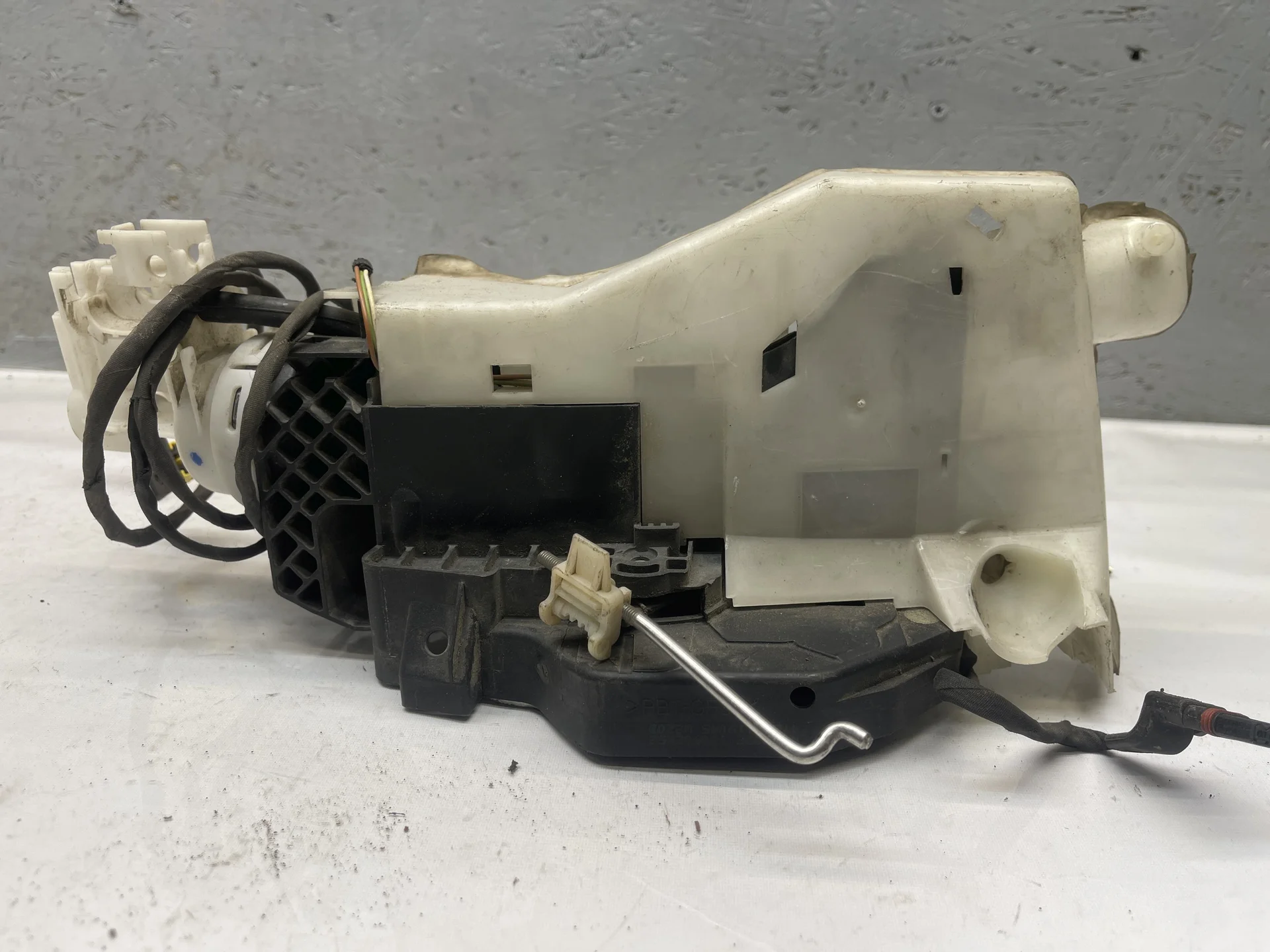 Замок двери передней левой Mercedes-Benz W220  A2207205735 - миниатюра 3