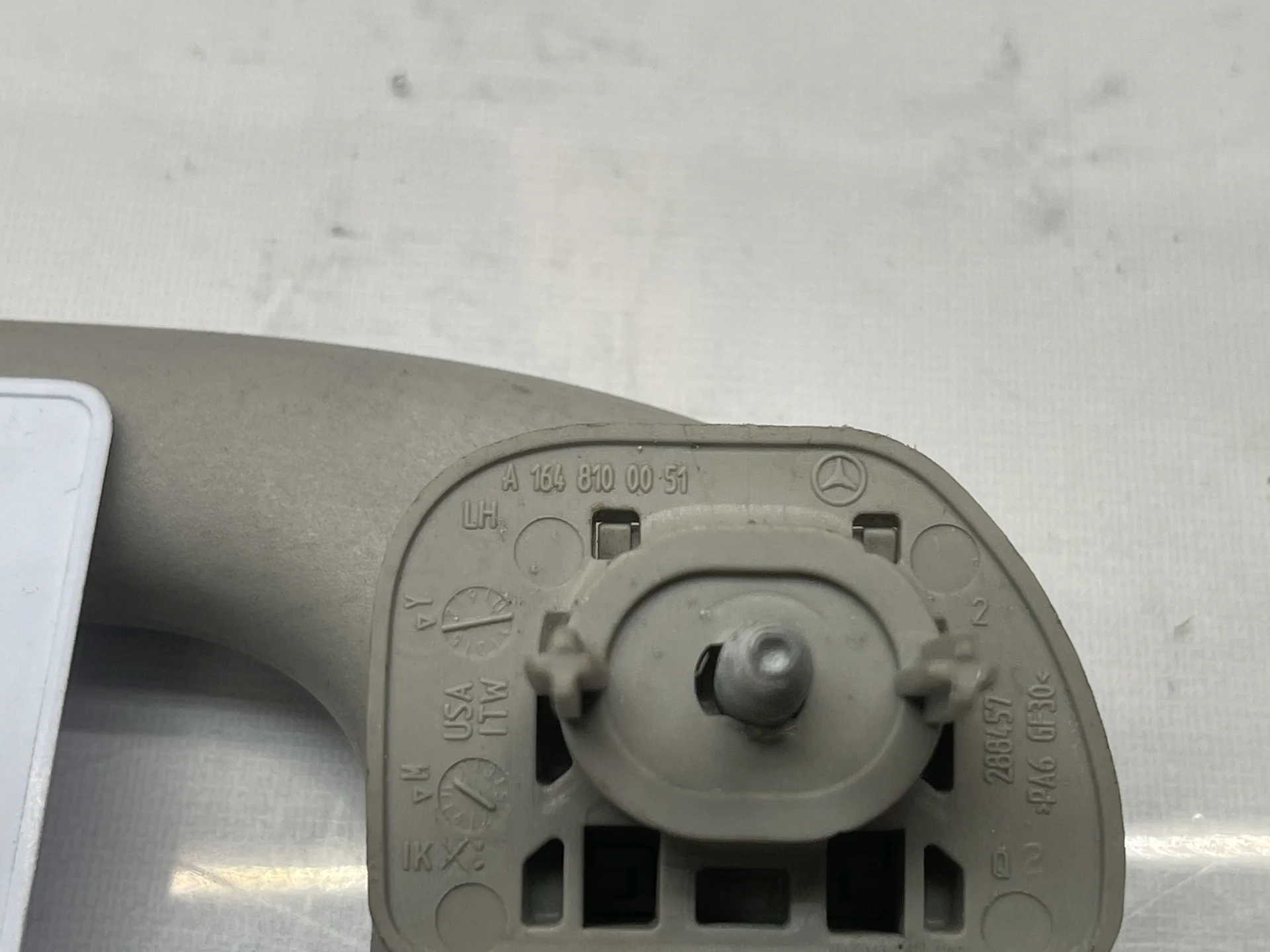 Поручень потолочный передний Mercedes-Benz W203  A2038100551 - миниатюра 3