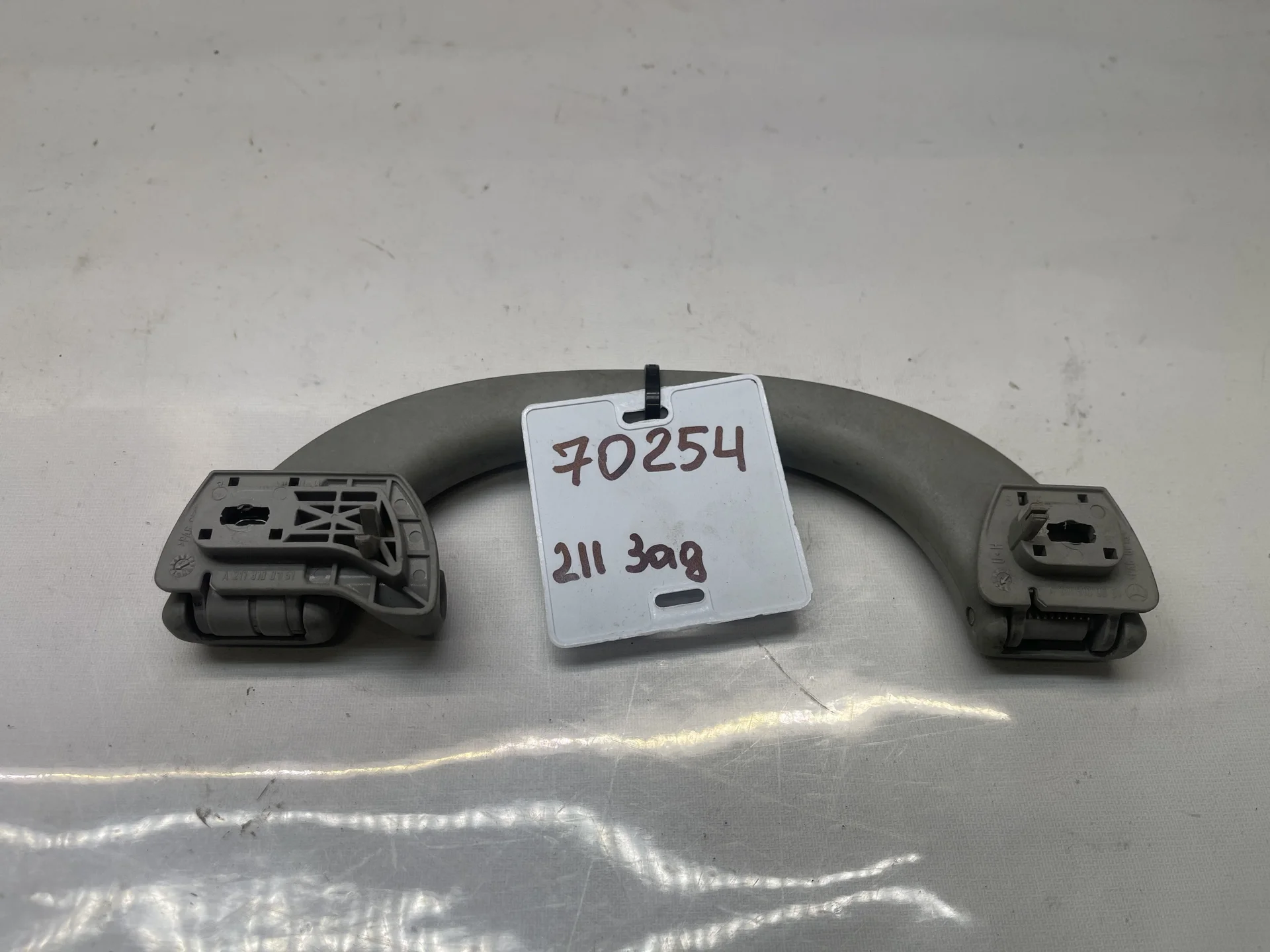Поручень потолочный задний Mercedes-Benz W211 A2118100151 - миниатюра 2