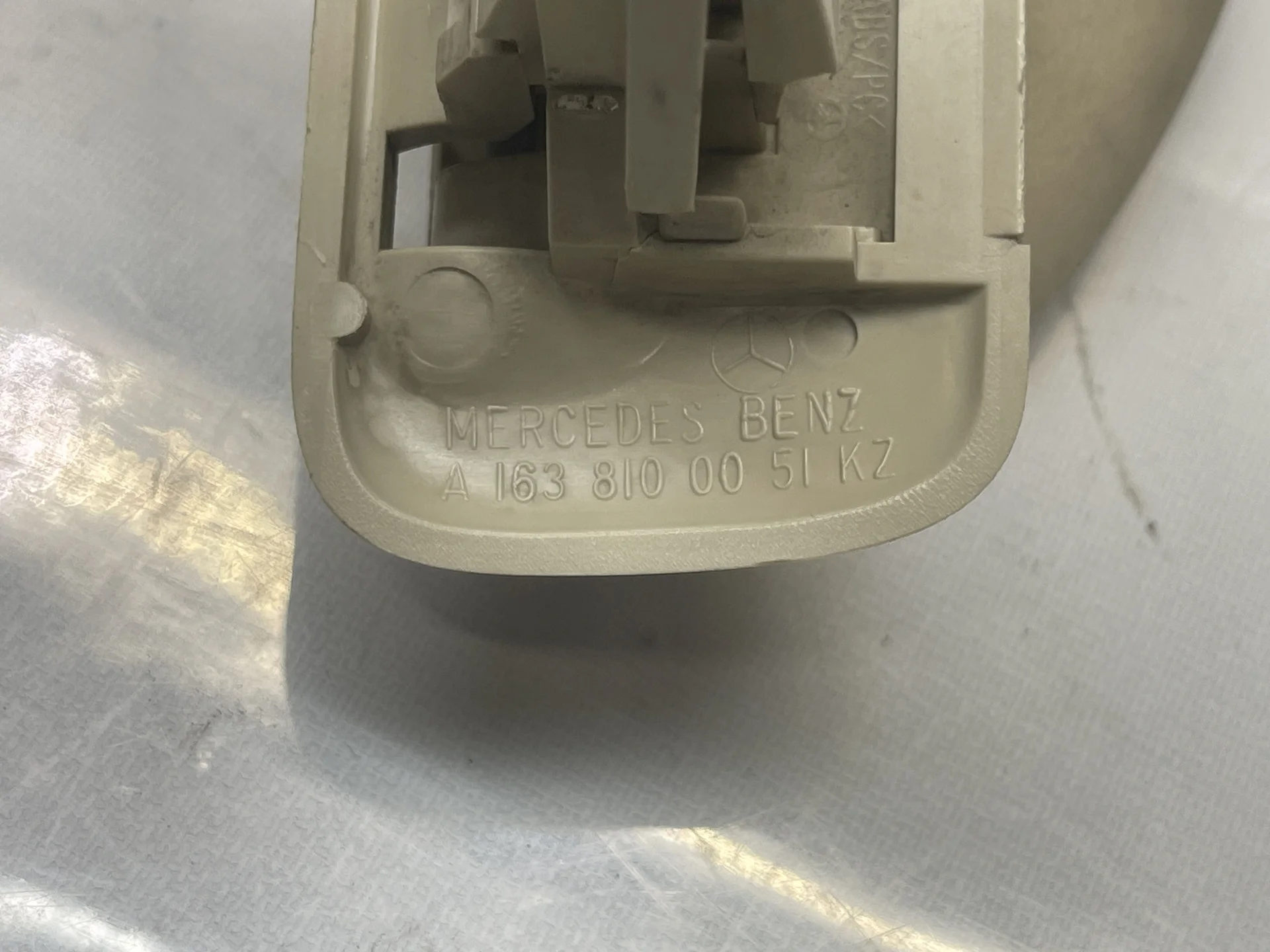 Поручень потолочный передний Mercedes-Benz W163  A1638100051 - миниатюра 3