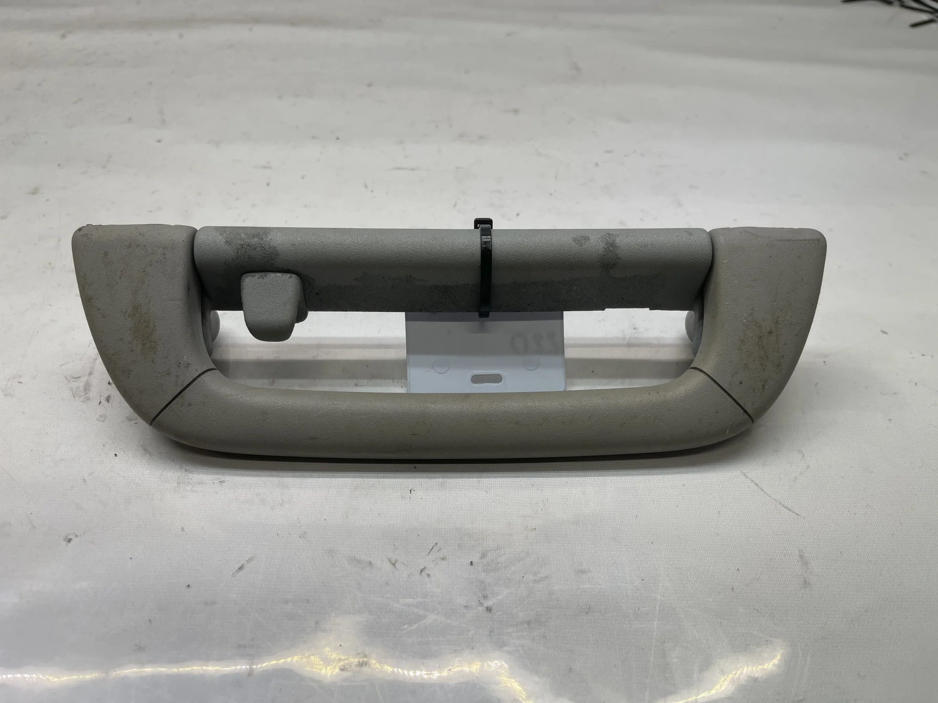 Поручень потолочный Mercedes-Benz W220 A2208100551 - изображение 1
