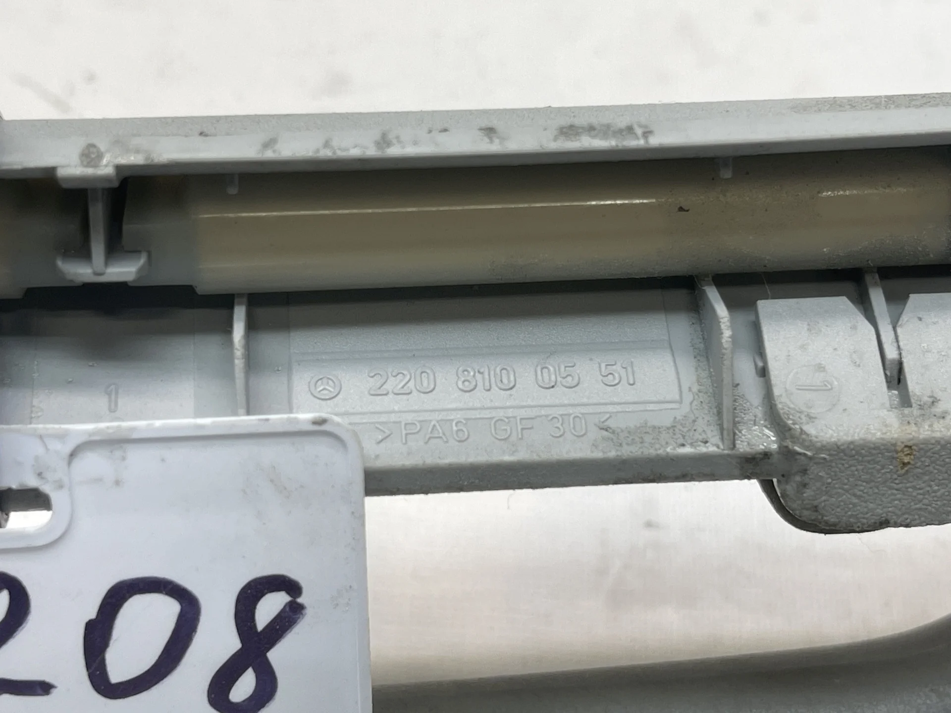 Поручень потолочный Mercedes-Benz W220 A2208100551 - миниатюра 3
