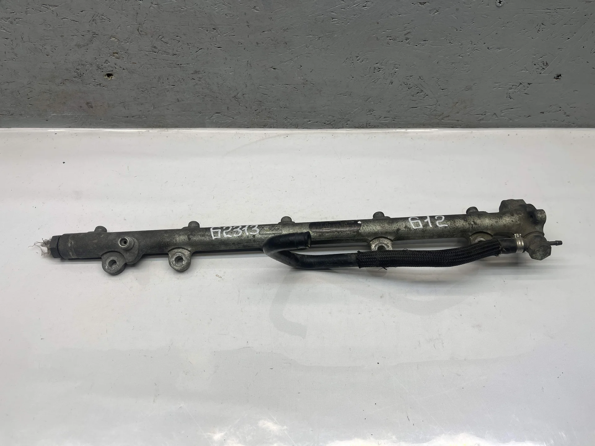 Топливная рампа Mercedes-Benz W210 612 A6120700095 - изображение 1