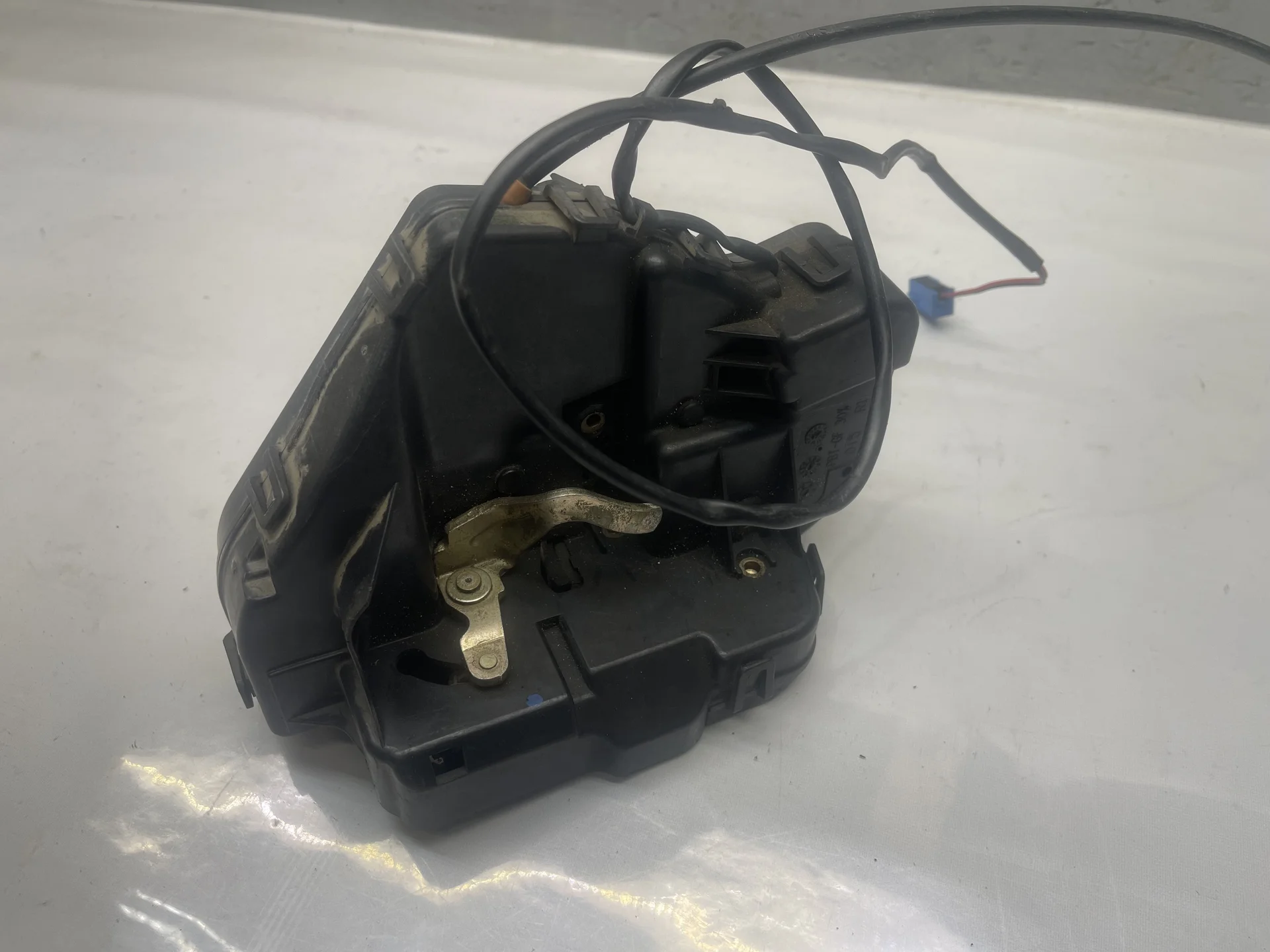 Замок двери задней правой Mercedes-Benz W203 A2037300235 - миниатюра 3
